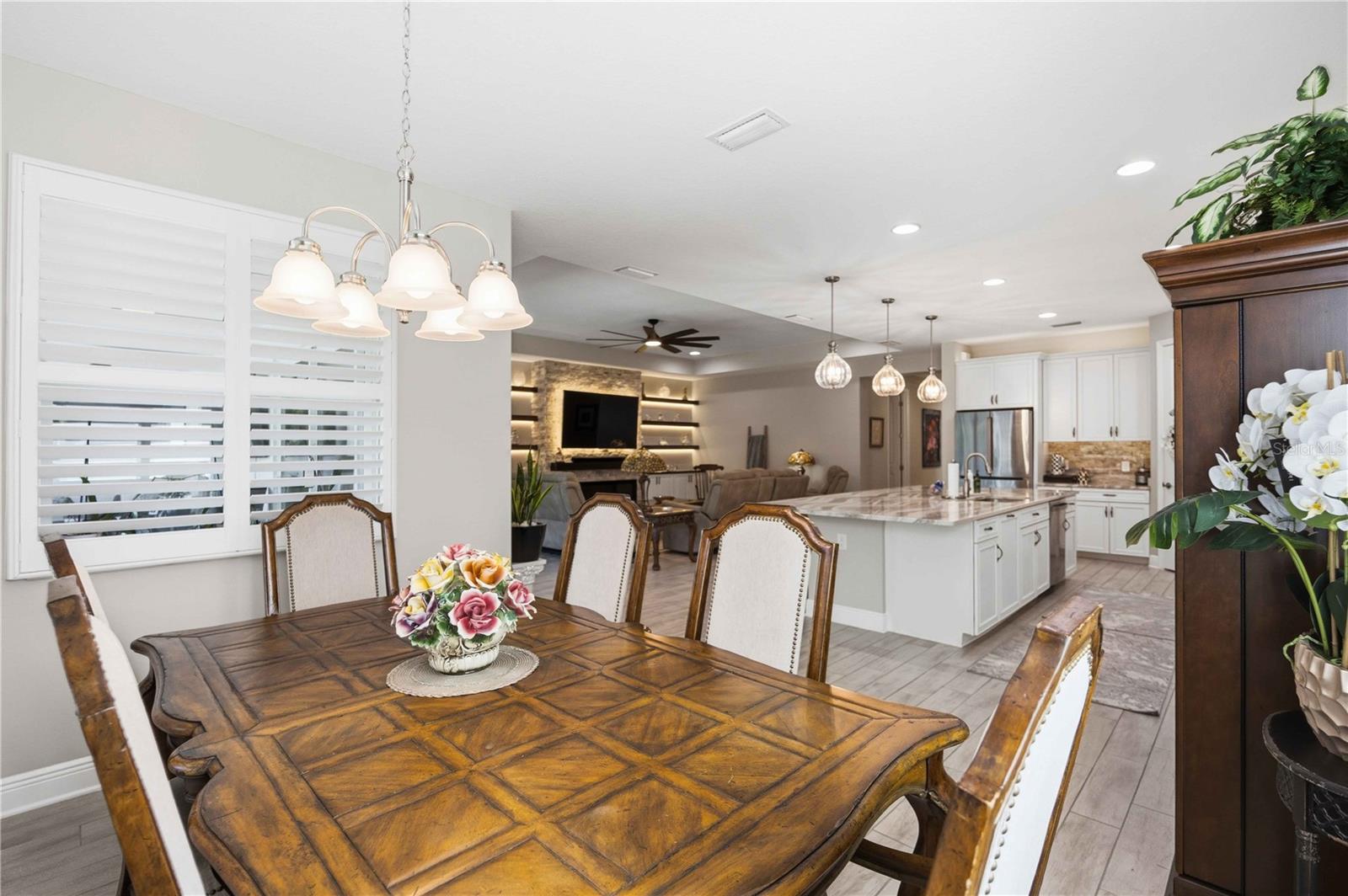 Single Family Residence at 11329 MONTSERRAT DR, VENICE, photo 24 of 75