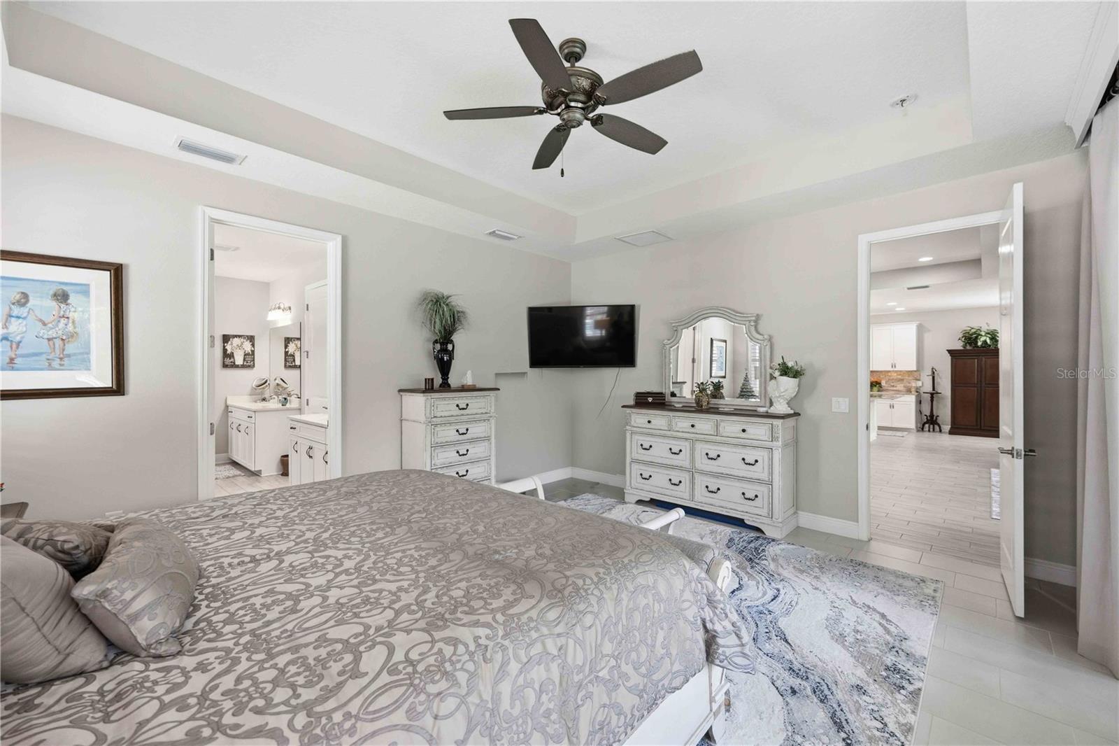 Single Family Residence at 11329 MONTSERRAT DR, VENICE, photo 26 of 75