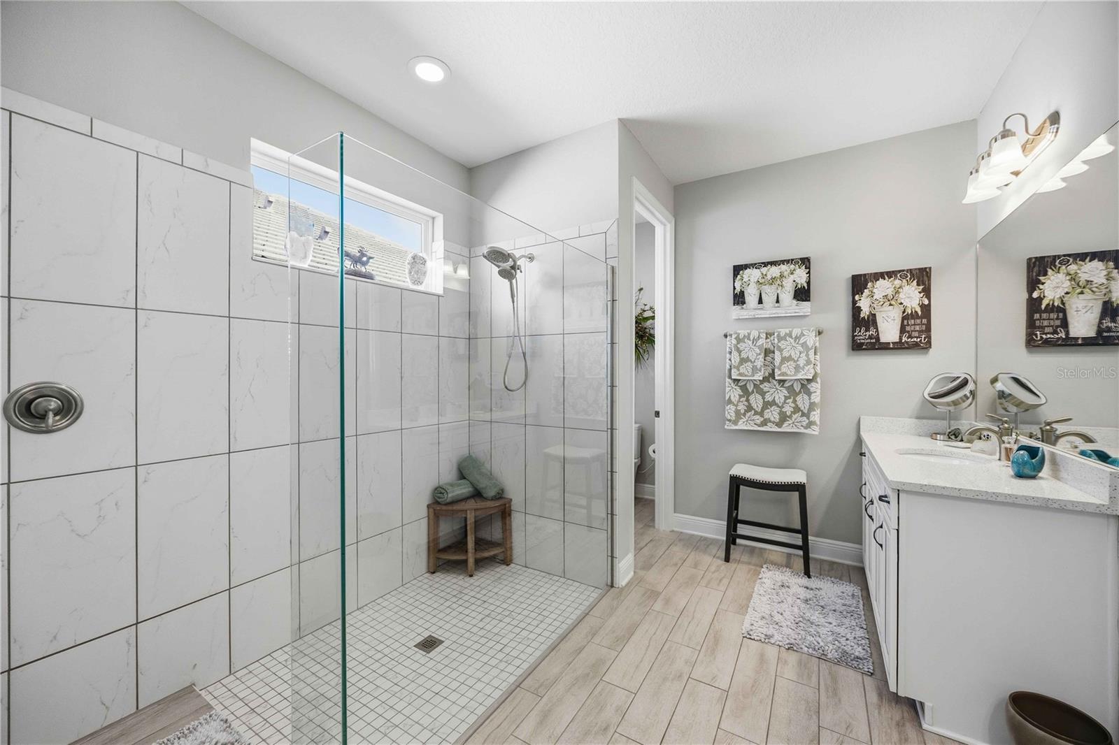 Single Family Residence at 11329 MONTSERRAT DR, VENICE, photo 31 of 75