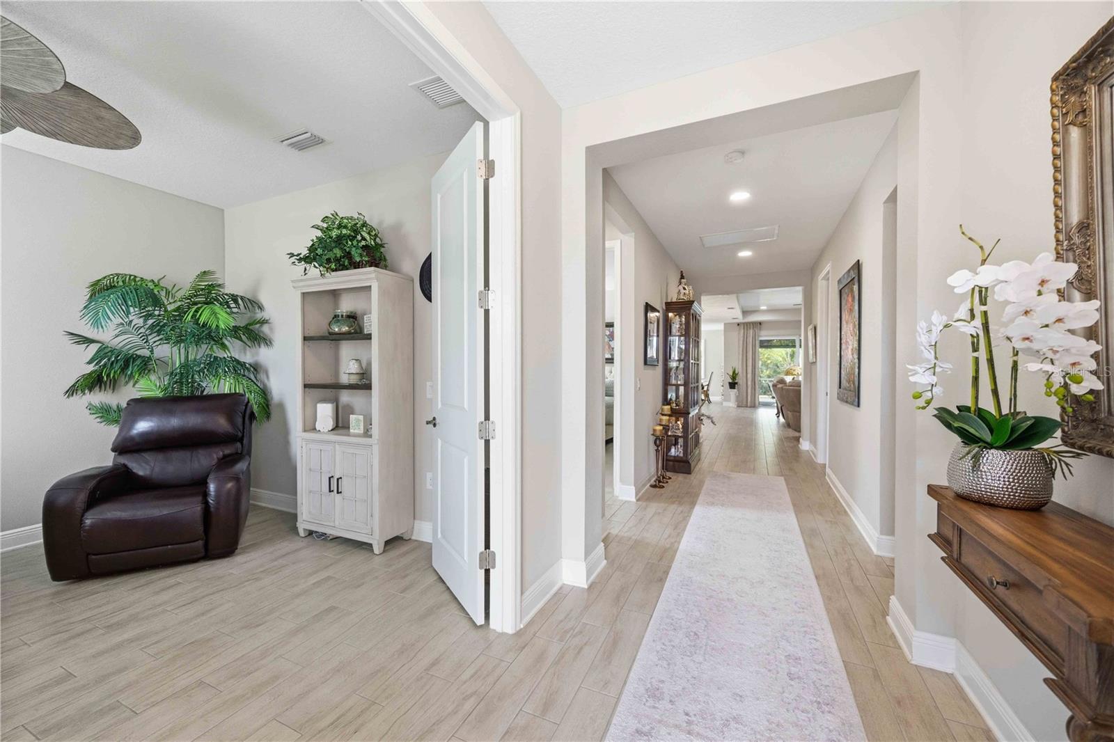 Single Family Residence at 11329 MONTSERRAT DR, VENICE, photo 35 of 75