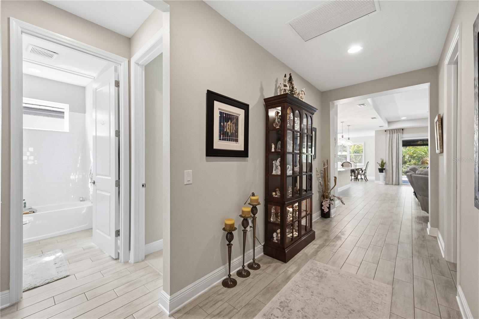 Single Family Residence at 11329 MONTSERRAT DR, VENICE, photo 40 of 75