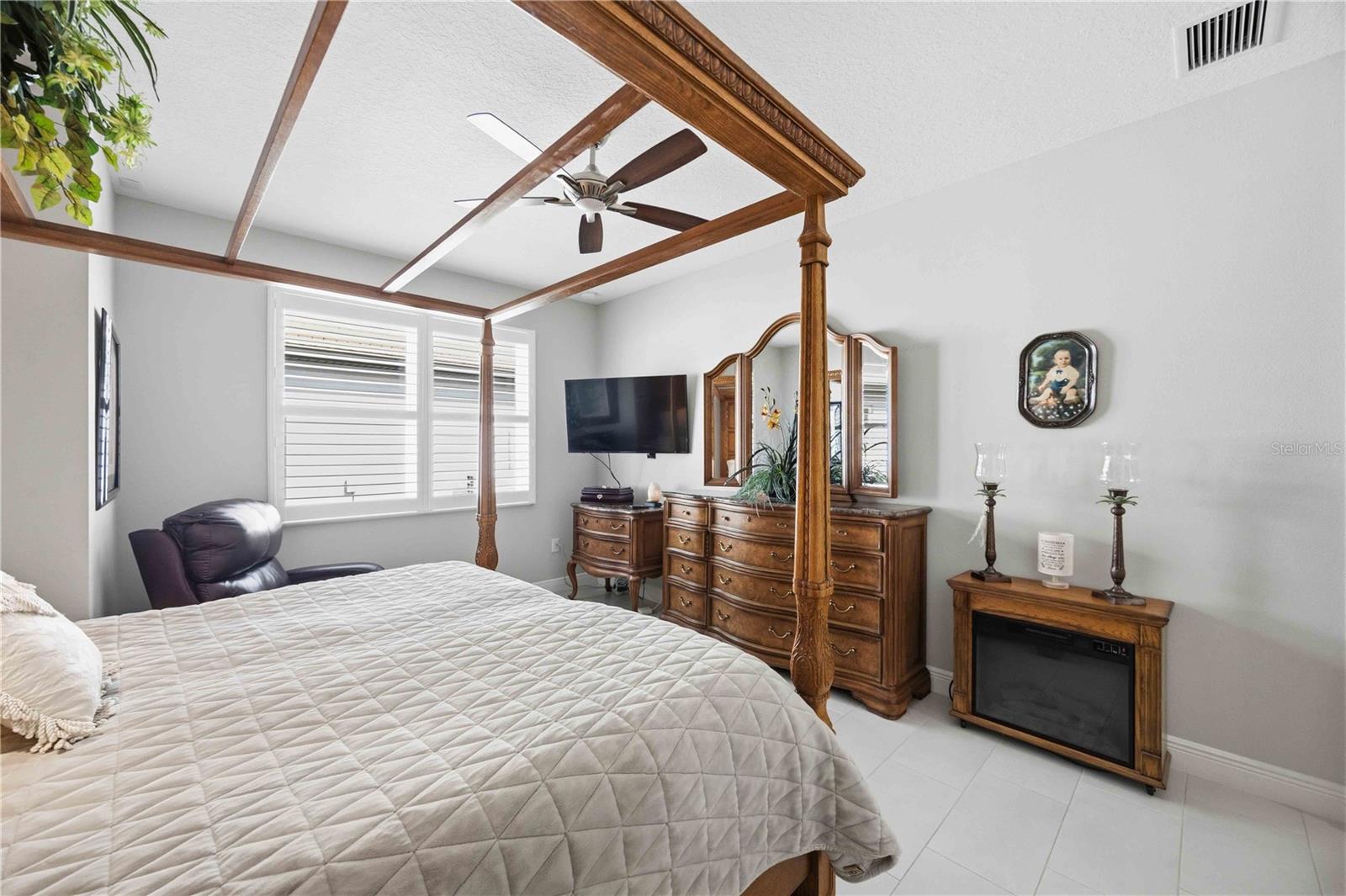 Single Family Residence at 11329 MONTSERRAT DR, VENICE, photo 51 of 75