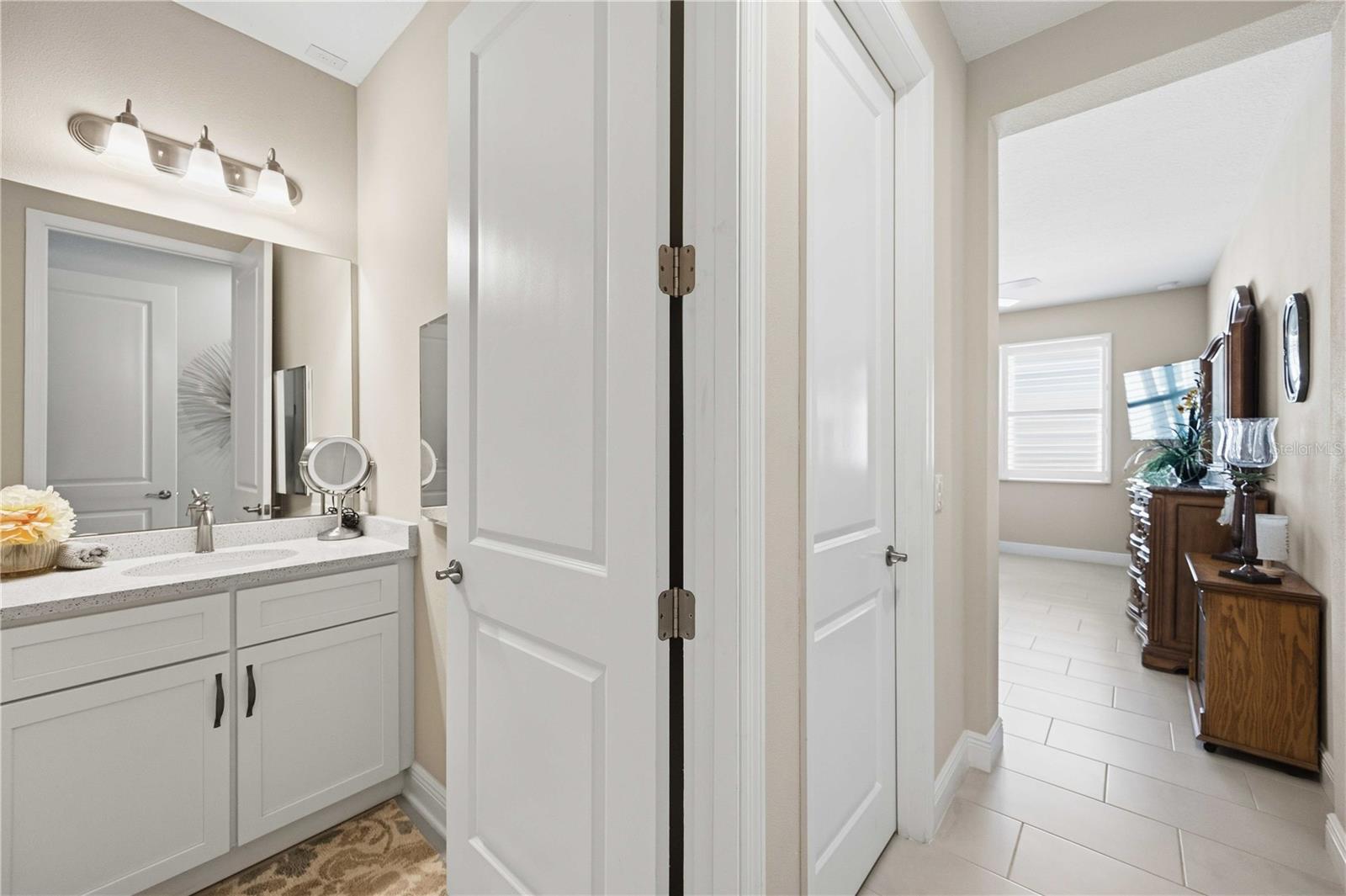 Single Family Residence at 11329 MONTSERRAT DR, VENICE, photo 53 of 75