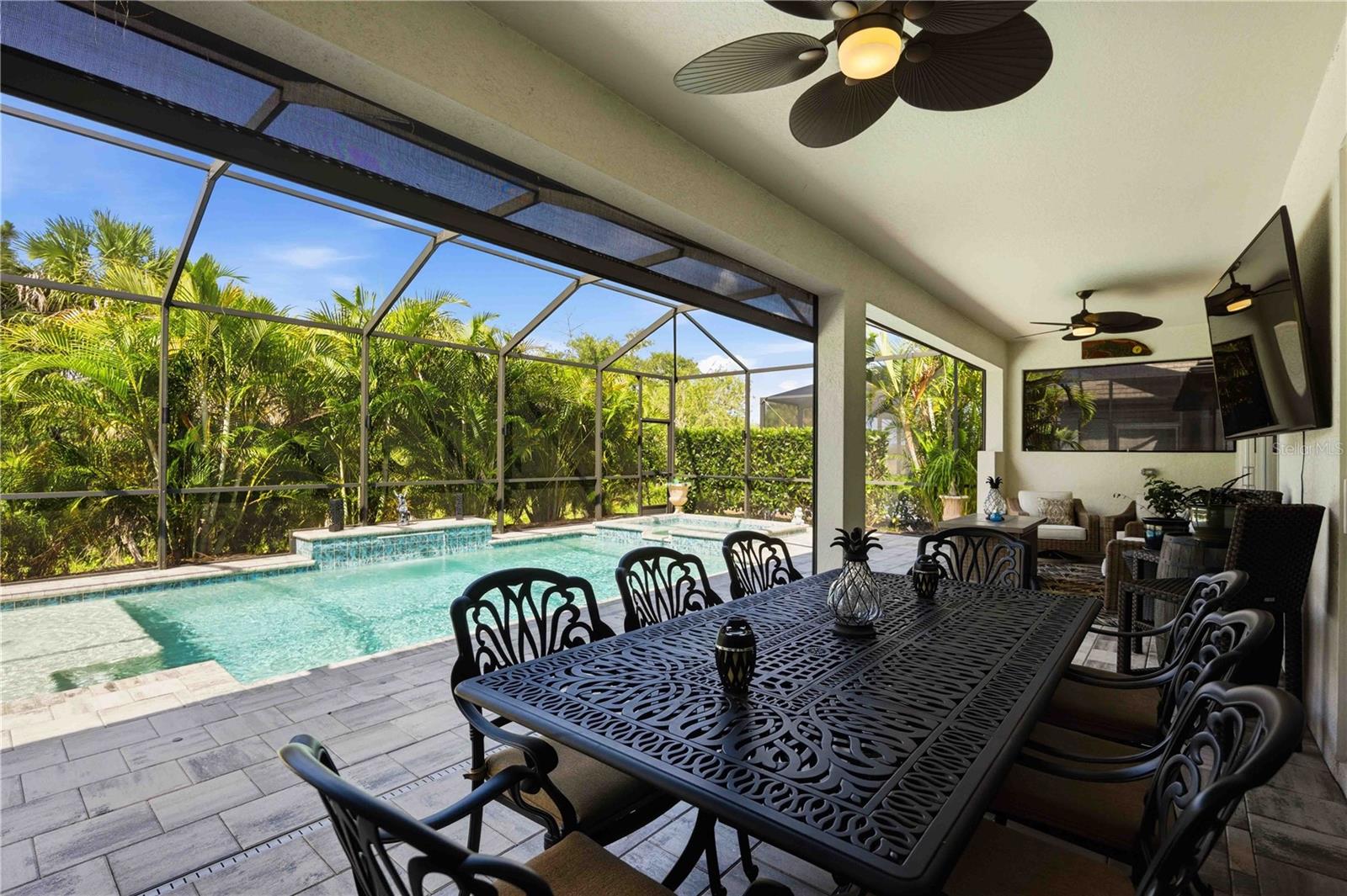 Single Family Residence at 11329 MONTSERRAT DR, VENICE, photo 55 of 75