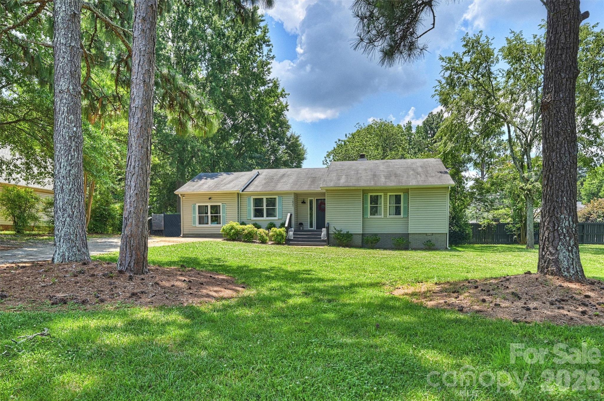 Single Family Residence at 1621 Brook Drive, Fort Mill, photo 2 of 46