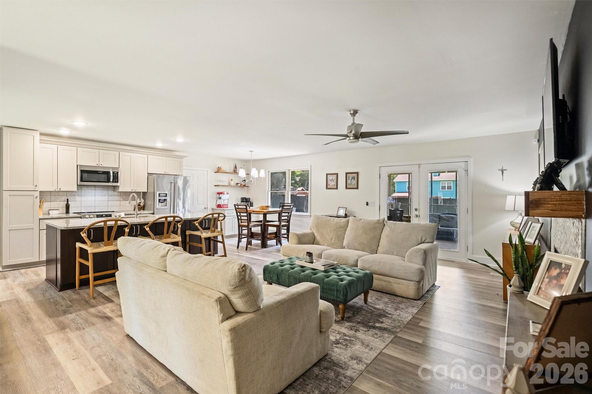Single Family Residence at 1621 Brook Drive, Fort Mill, photo 8 of 46