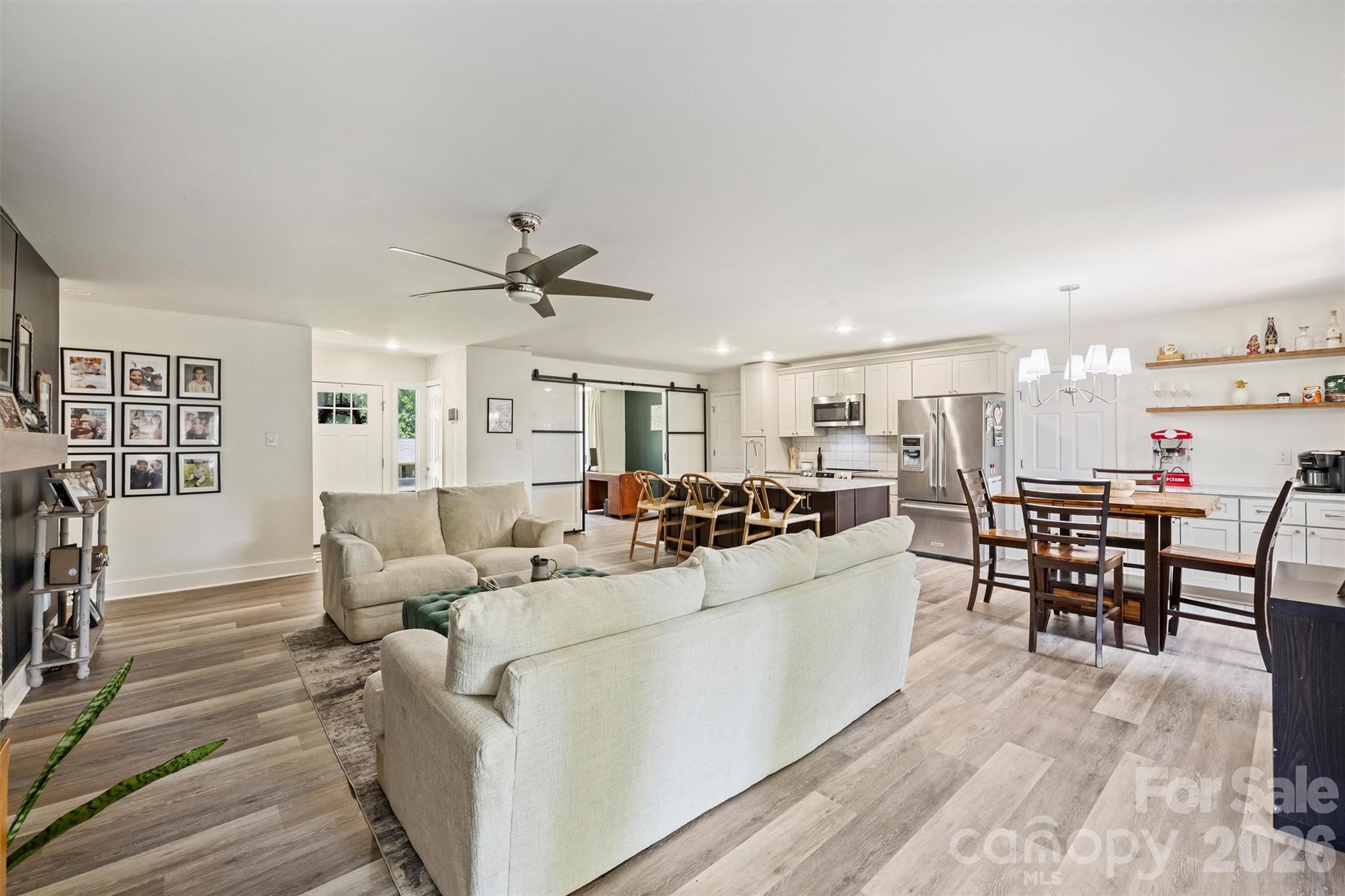 Single Family Residence at 1621 Brook Drive, Fort Mill, photo 9 of 46
