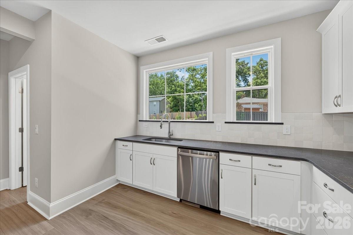 Large kitchen windows - 232 Old Town Village Road, Waxhaw