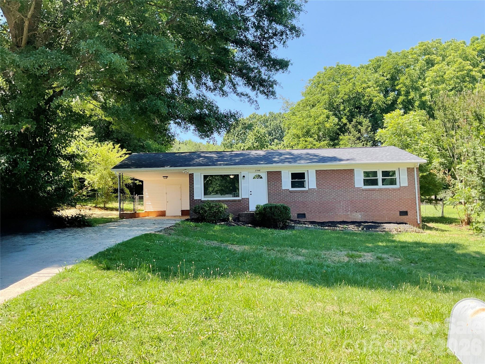 Single Family Residence at 2346 Woodleaf Drive, Gastonia, photo 2 of 24