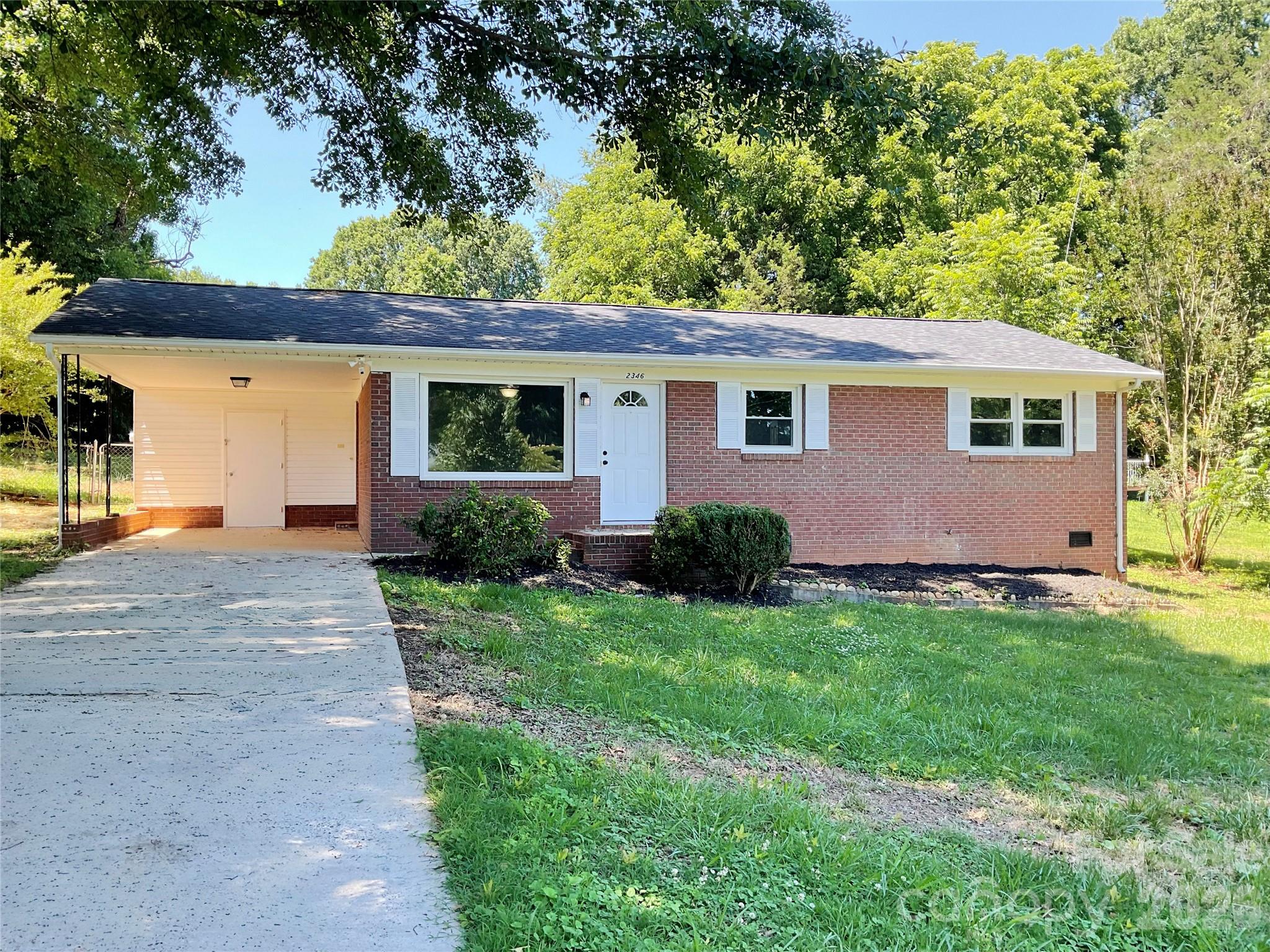 Single Family Residence at 2346 Woodleaf Drive, Gastonia, photo 5 of 24