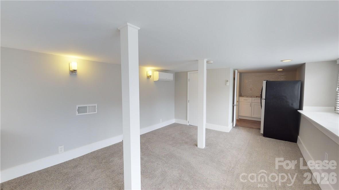 Apartment at 428 Hawthorne Lane, Charlotte, photo 2 of 8