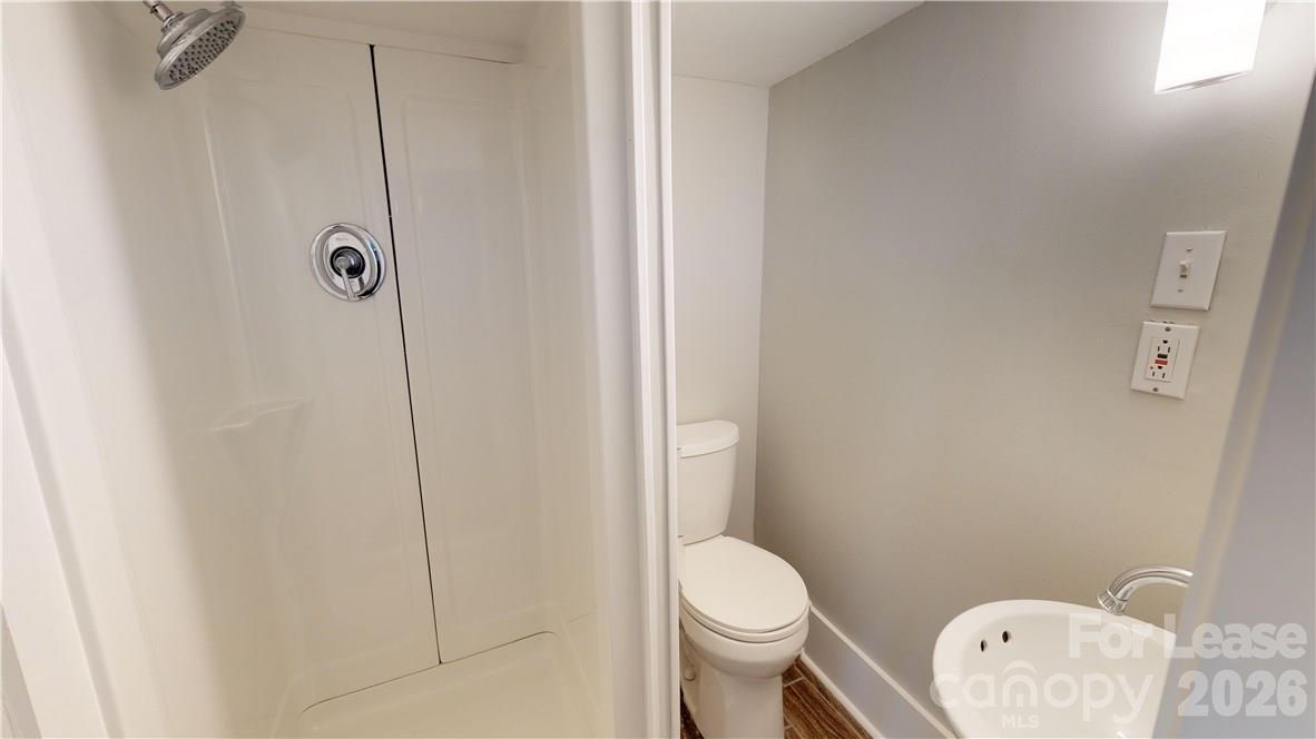 Apartment at 428 Hawthorne Lane, Charlotte, photo 8 of 8