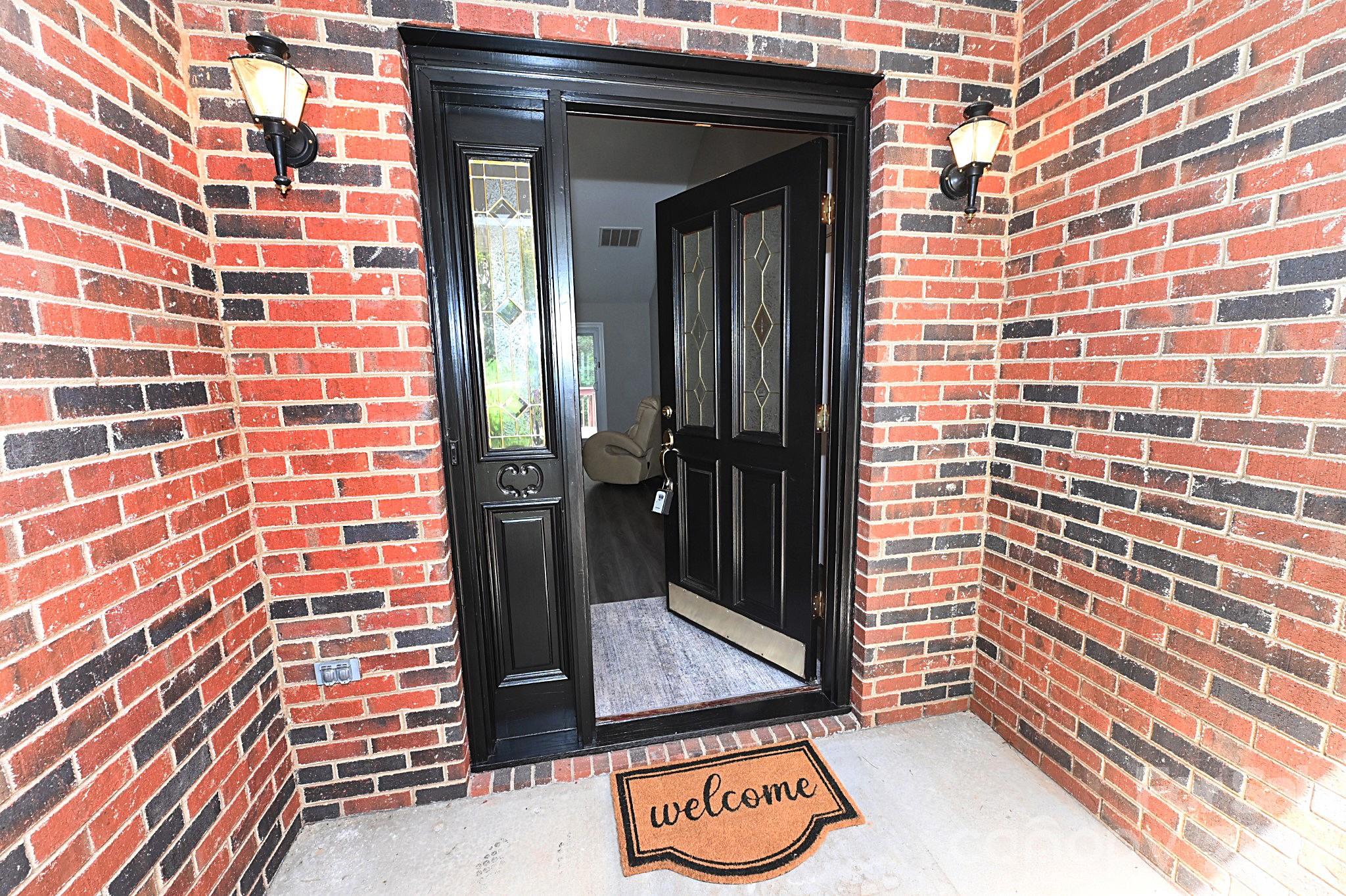 Inviting covered front porch - 1035 E 24th Street, Newton