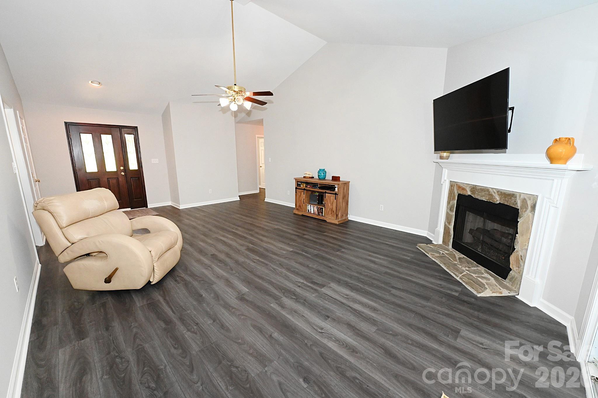 Great space for gathering - 1035 E 24th Street, Newton
