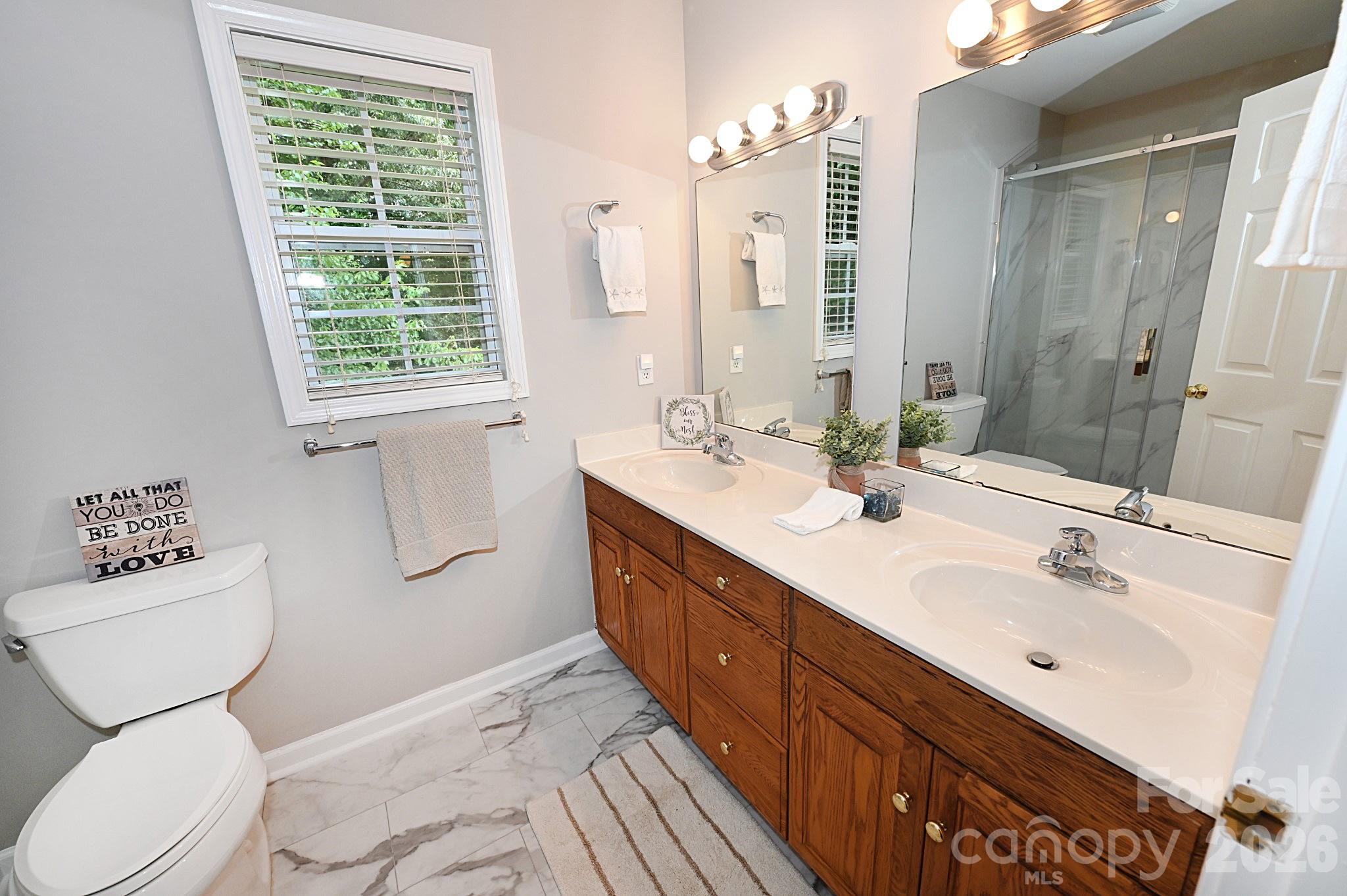 Primary bathroom - 1035 E 24th Street, Newton