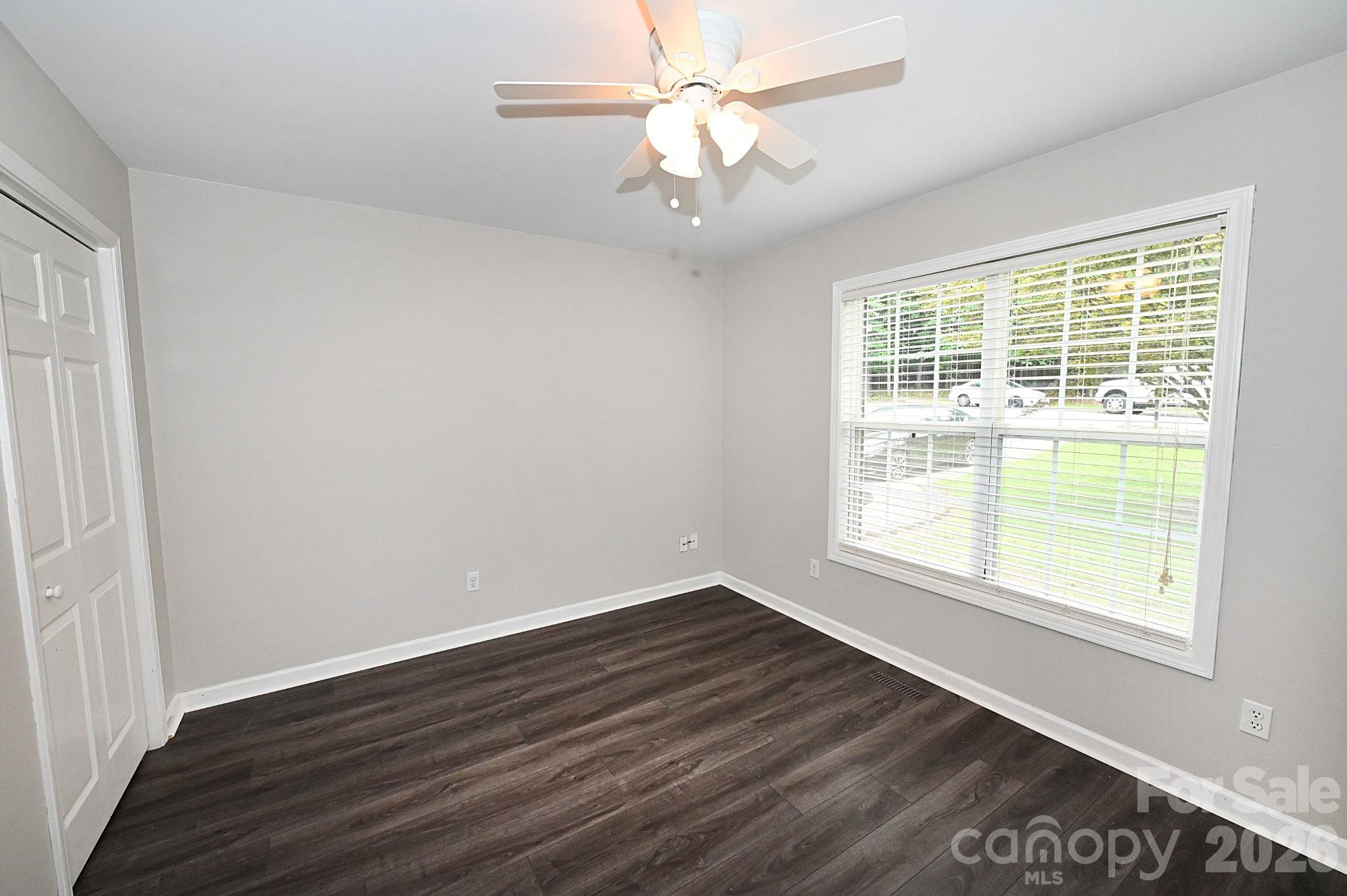 Bedroom 2 - 1035 E 24th Street, Newton
