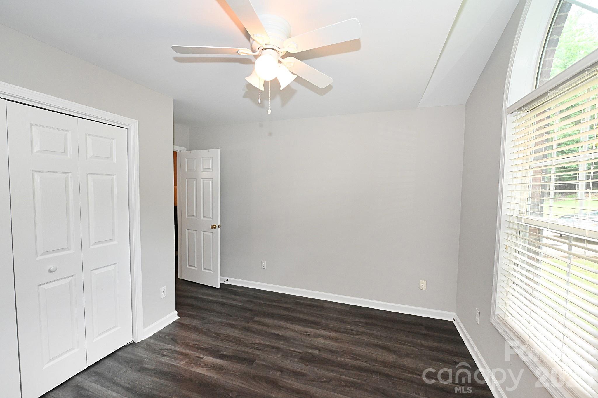 Bedroom 3 - 1035 E 24th Street, Newton