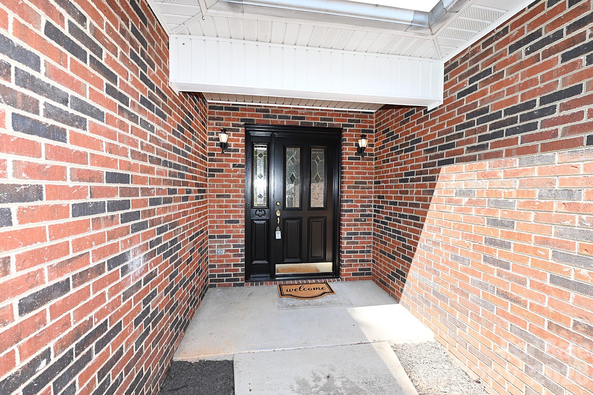 Don't miss the opportunity to own this home ! - 1035 E 24th Street, Newton