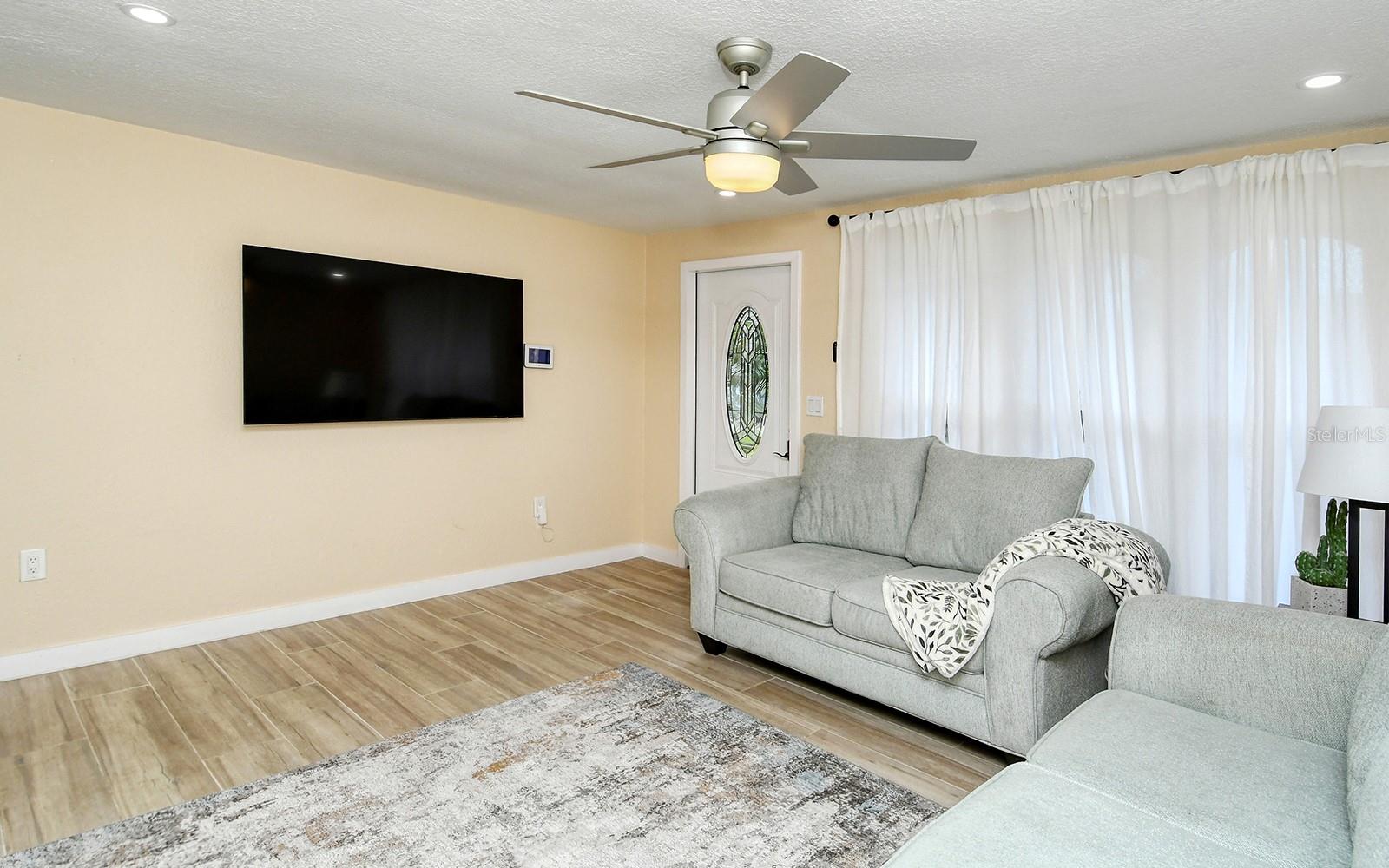 Single Family Residence at 307 SOUTHLAND RD, VENICE, photo 9 of 56