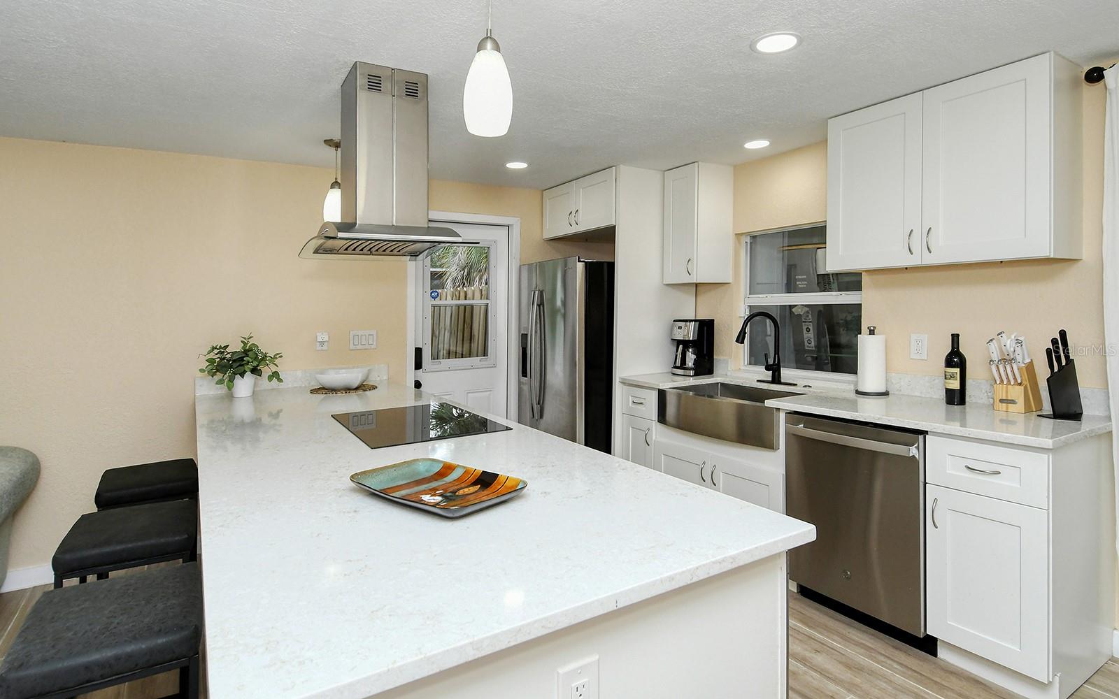Single Family Residence at 307 SOUTHLAND RD, VENICE, photo 11 of 56