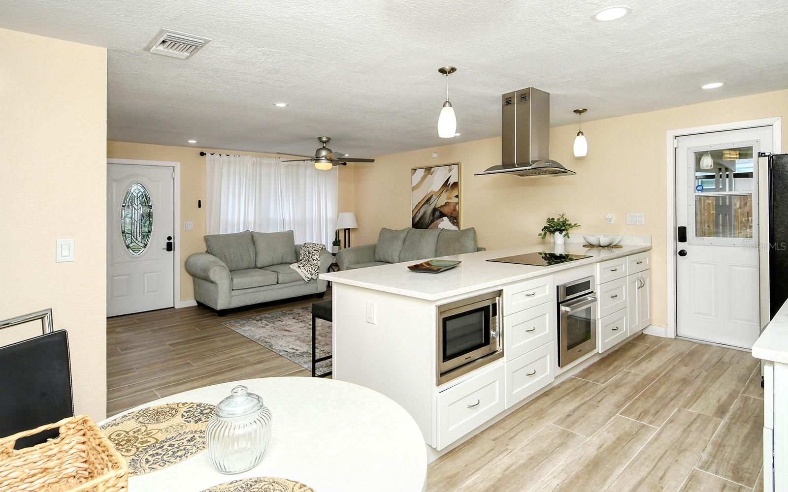 Single Family Residence at 307 SOUTHLAND RD, VENICE, photo 14 of 56