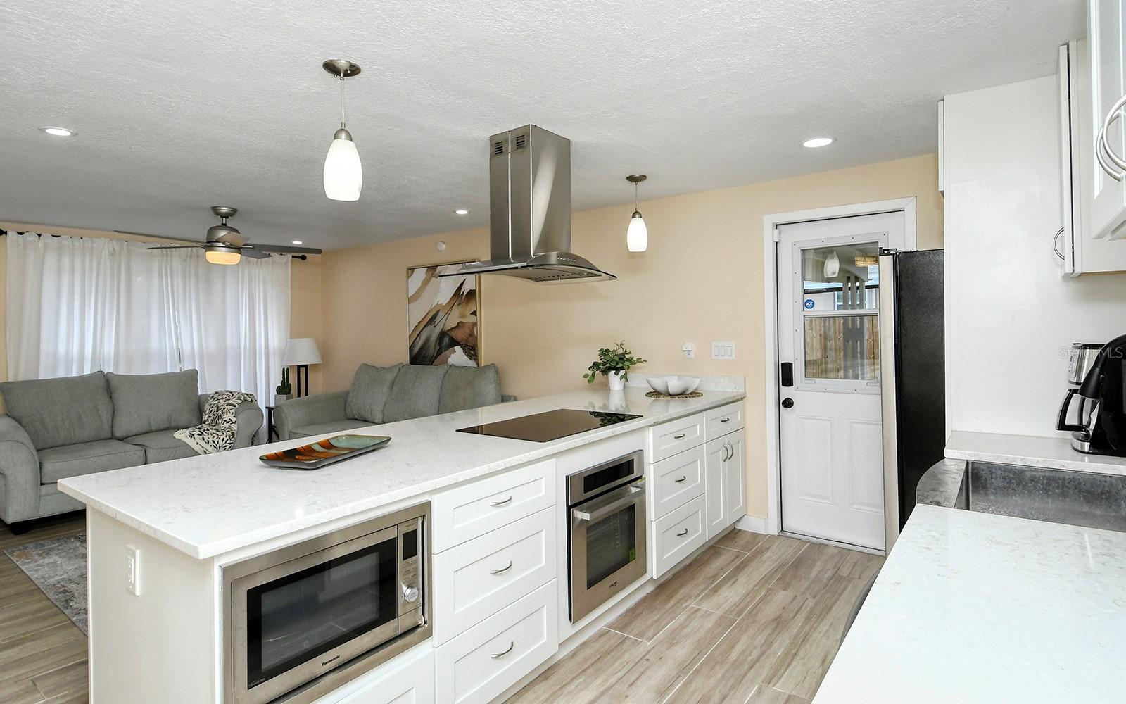 Single Family Residence at 307 SOUTHLAND RD, VENICE, photo 15 of 56