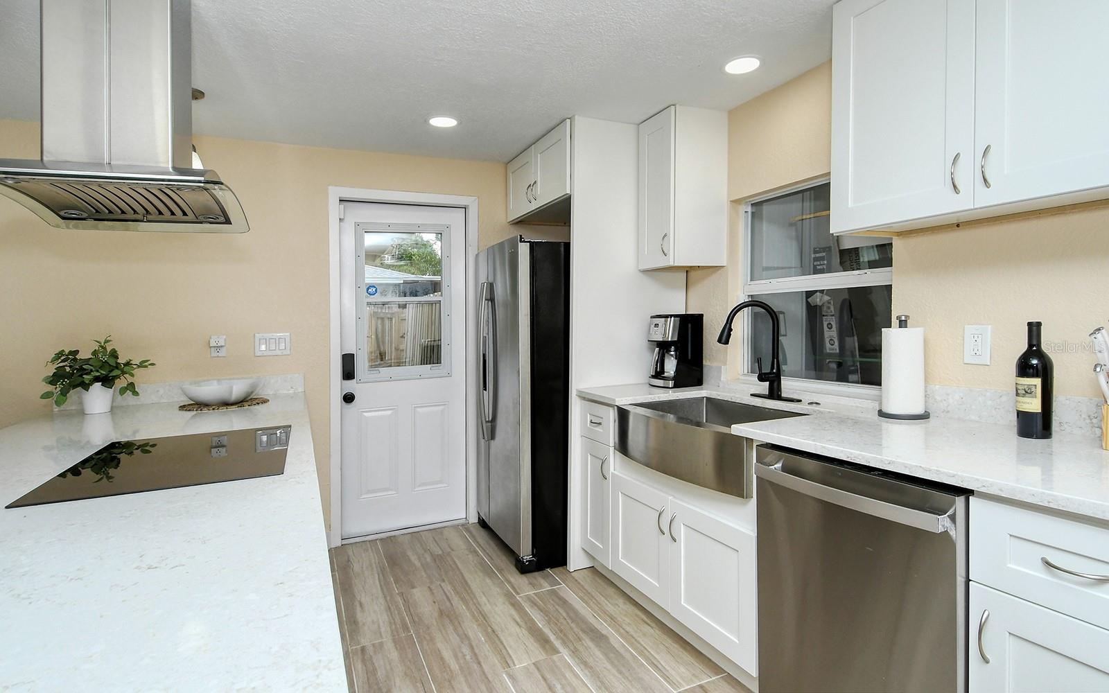 Single Family Residence at 307 SOUTHLAND RD, VENICE, photo 16 of 56