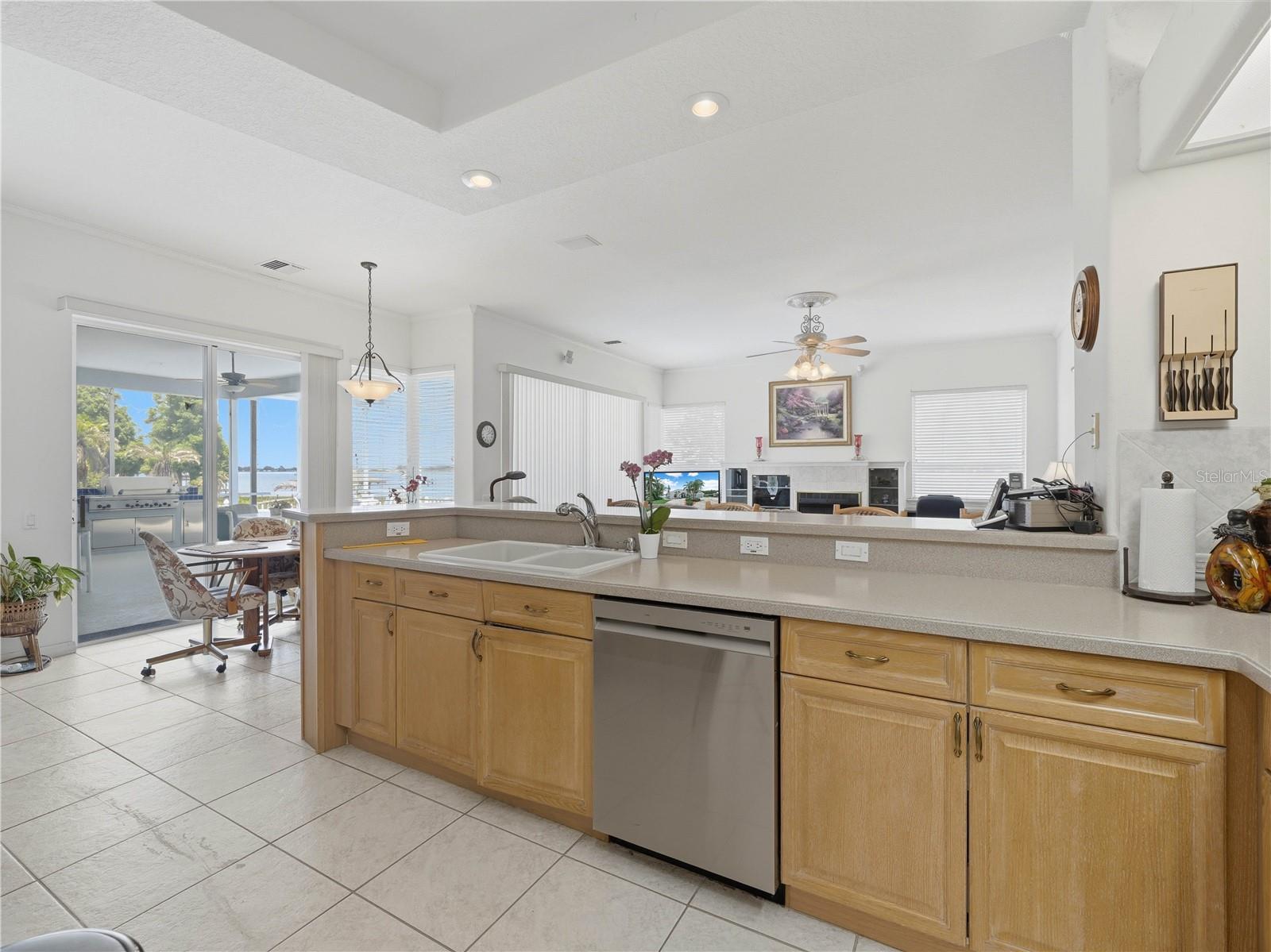 Single Family Residence at 118 W JULIANA WAY, AUBURNDALE, photo 13 of 32