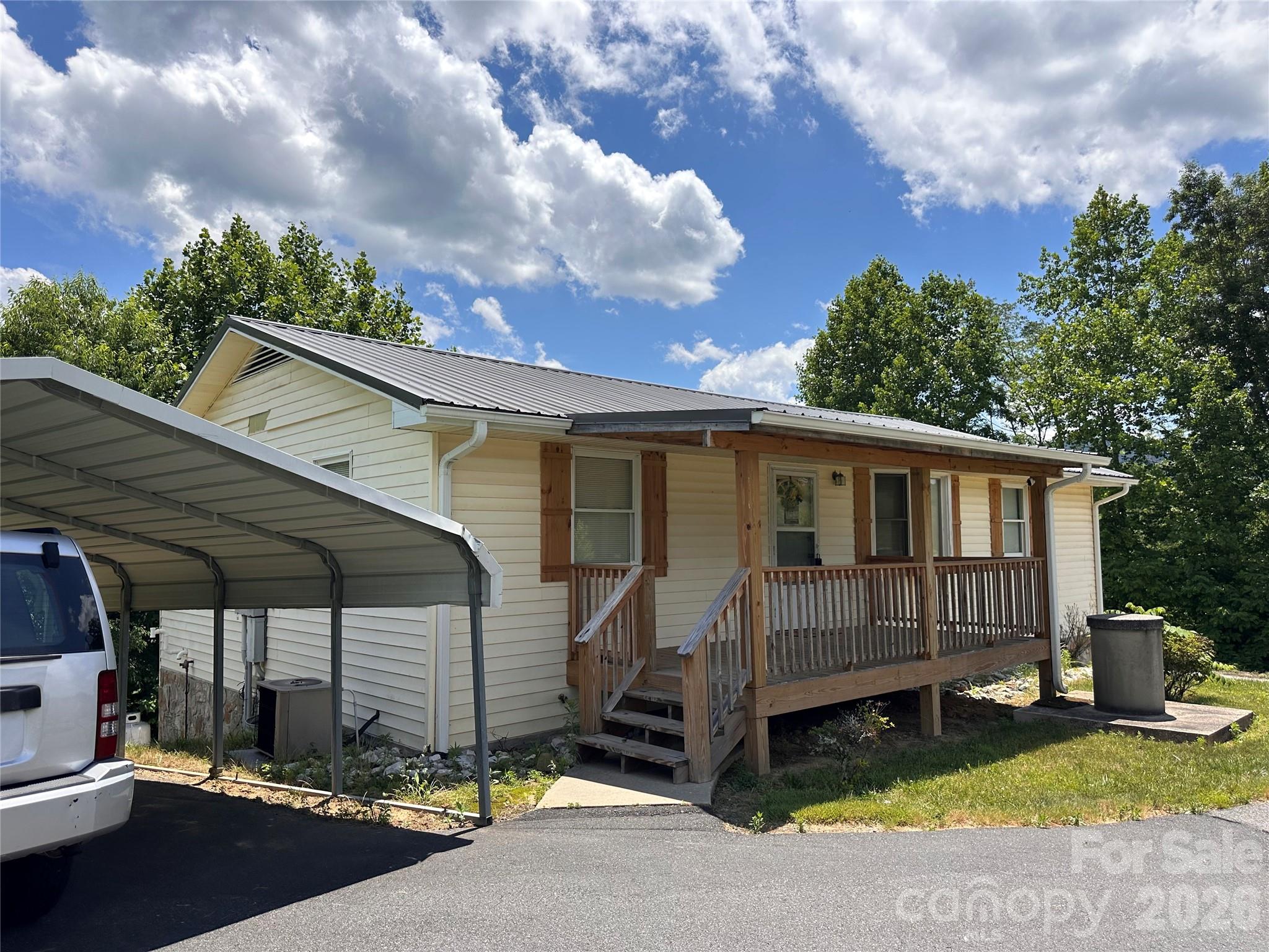 Single Family Residence at 422 US Highway 19E Highway, Spruce Pine, photo 14 of 36