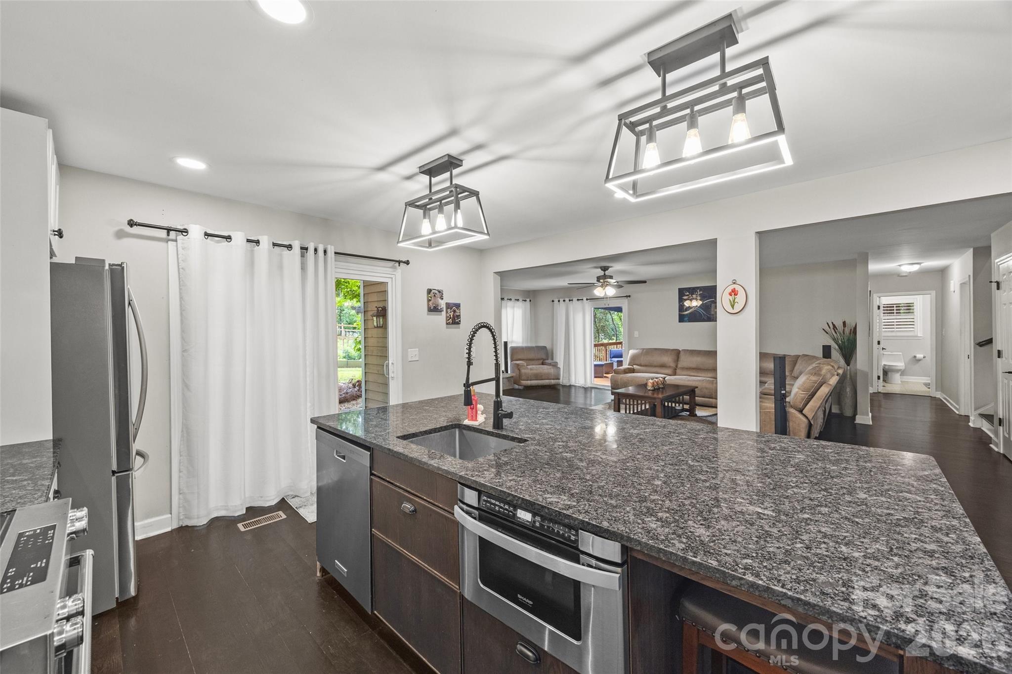 Gourmet Kitchen - 13 Bald Eagle Road, Lake Wylie