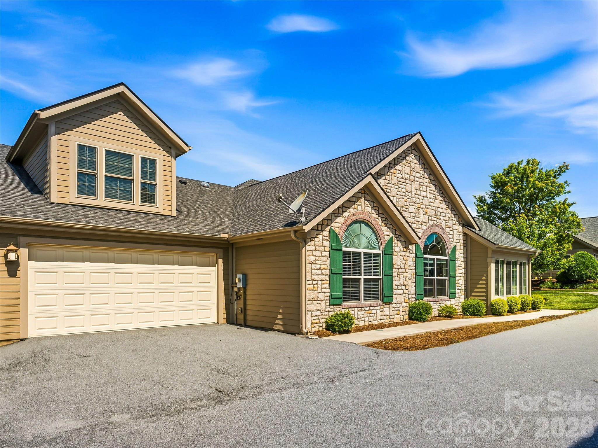 Welcome to 39 Braeburn Way!! - 39 Braeburn Way, Flat Rock