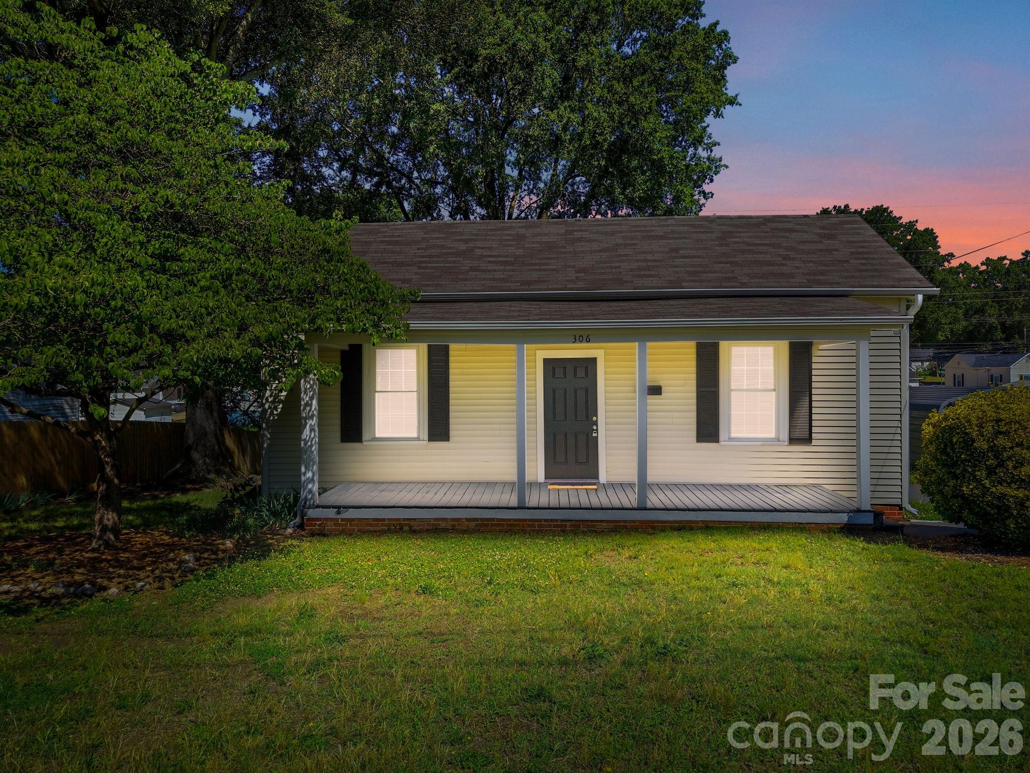 Single Family Residence at 306 York Avenue, Kannapolis, photo 3 of 39
