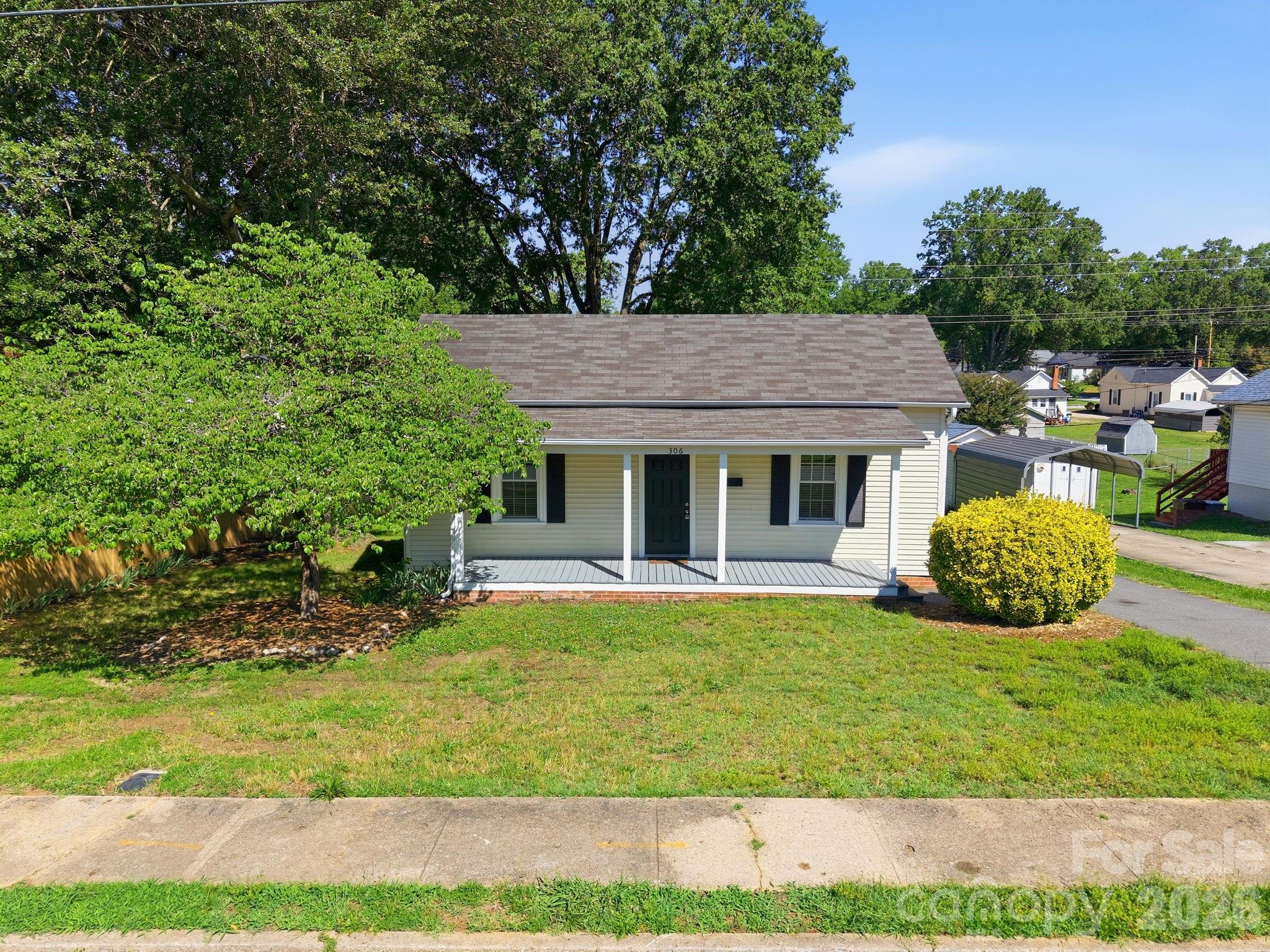 Single Family Residence at 306 York Avenue, Kannapolis, photo 4 of 39