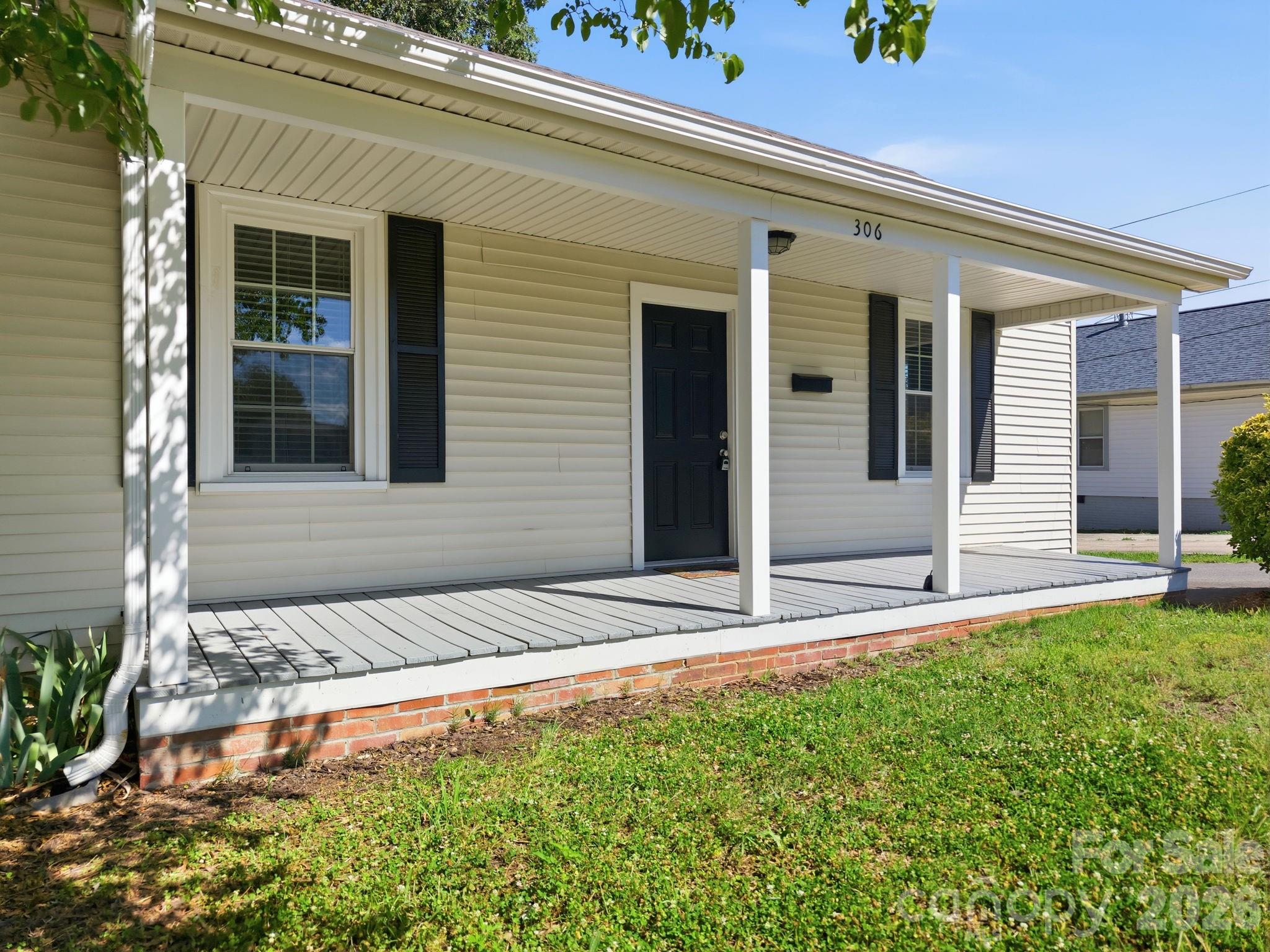 Single Family Residence at 306 York Avenue, Kannapolis, photo 6 of 39