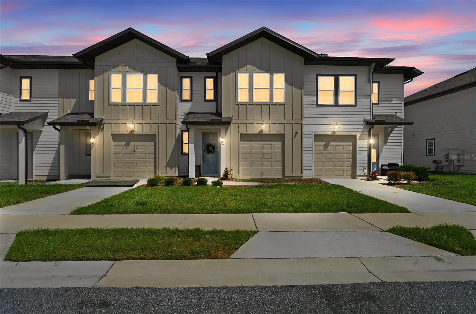 Townhouse at 832 LONGBOAT DR, DAVENPORT, photo 2 of 51