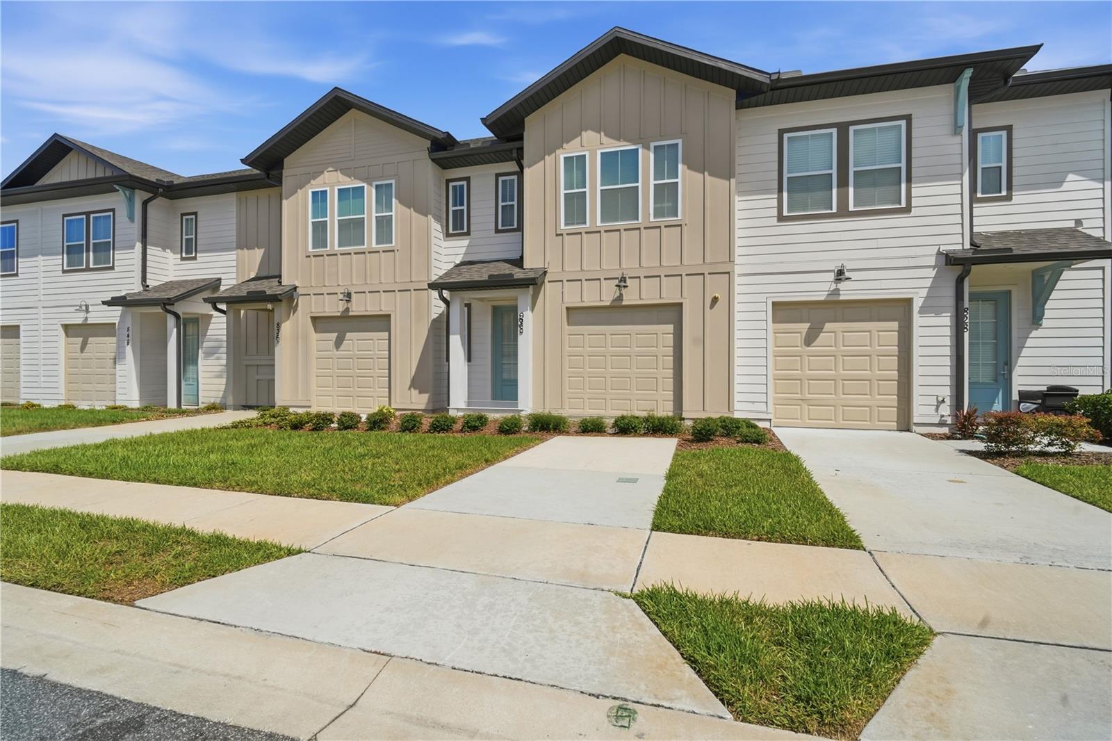 Townhouse at 832 LONGBOAT DR, DAVENPORT, photo 4 of 51