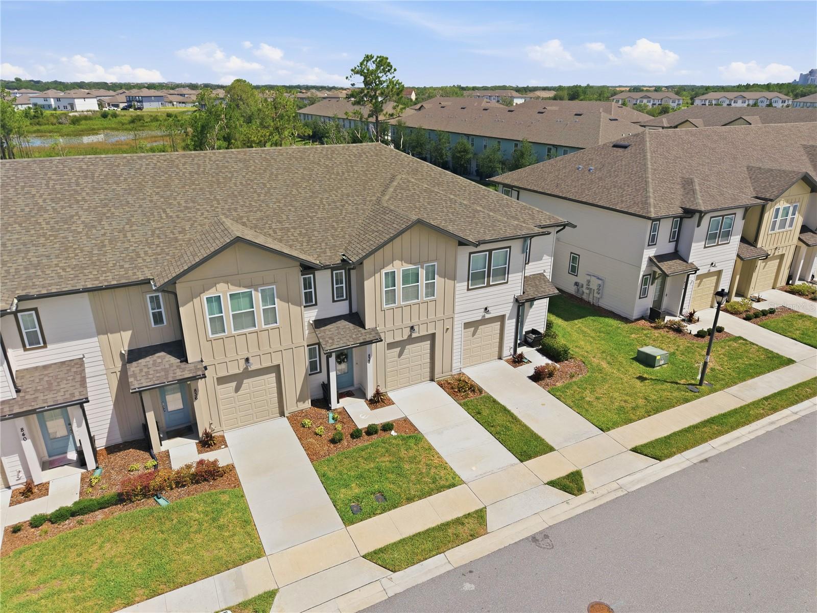 Townhouse at 832 LONGBOAT DR, DAVENPORT, photo 6 of 51