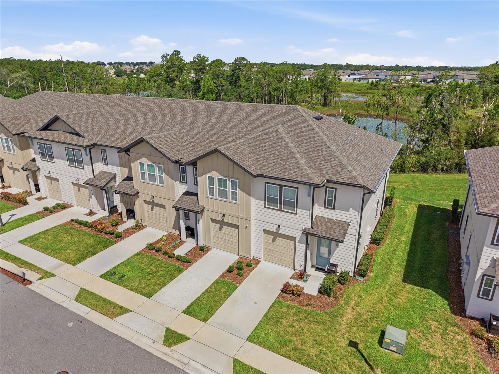 Townhouse at 832 LONGBOAT DR, DAVENPORT, photo 9 of 51