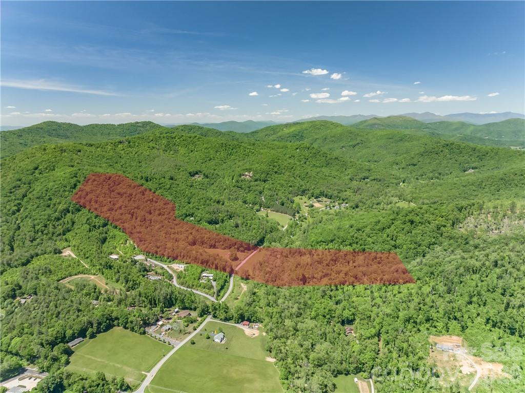 7 minute drive to the shopping hot spots on Hendersonville Rd! - 99999 Merrills Cove Road, Asheville