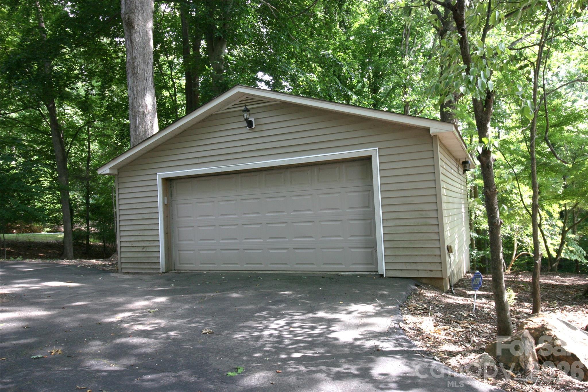 2nd oversized 2 car garage - 105 Quail Lane, Mooresville