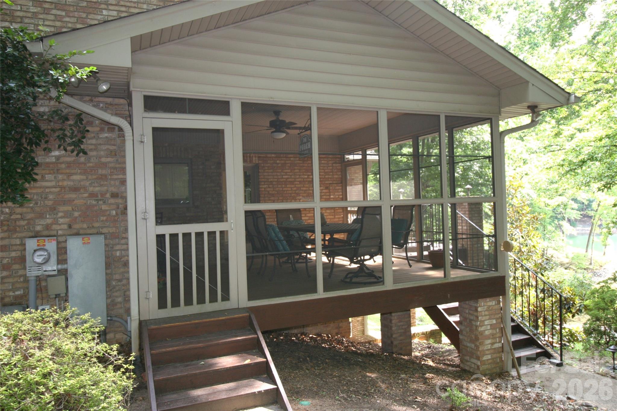 Screened-in porch - 105 Quail Lane, Mooresville