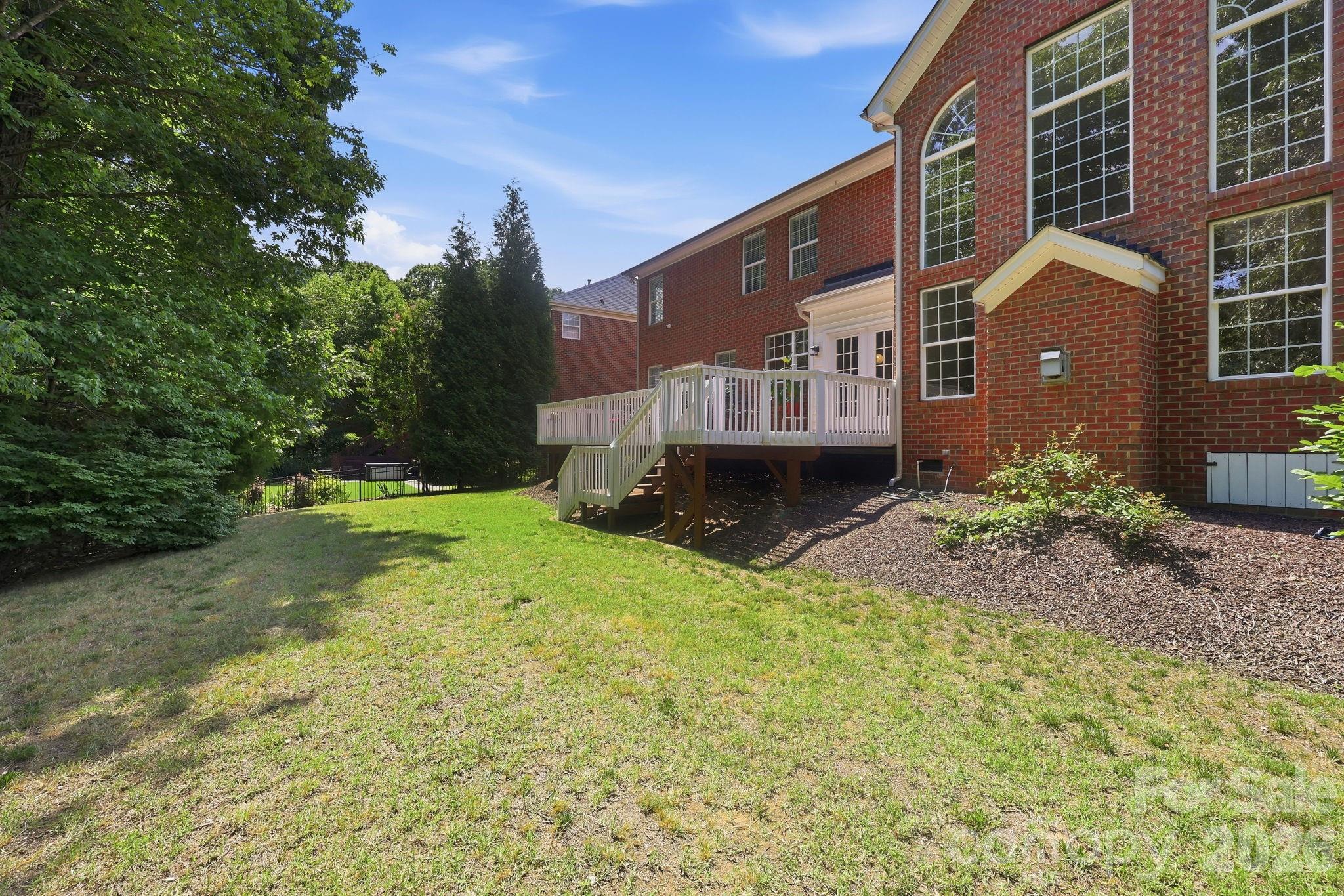 very private back yard - 9329 Uxbridge Lane, Huntersville