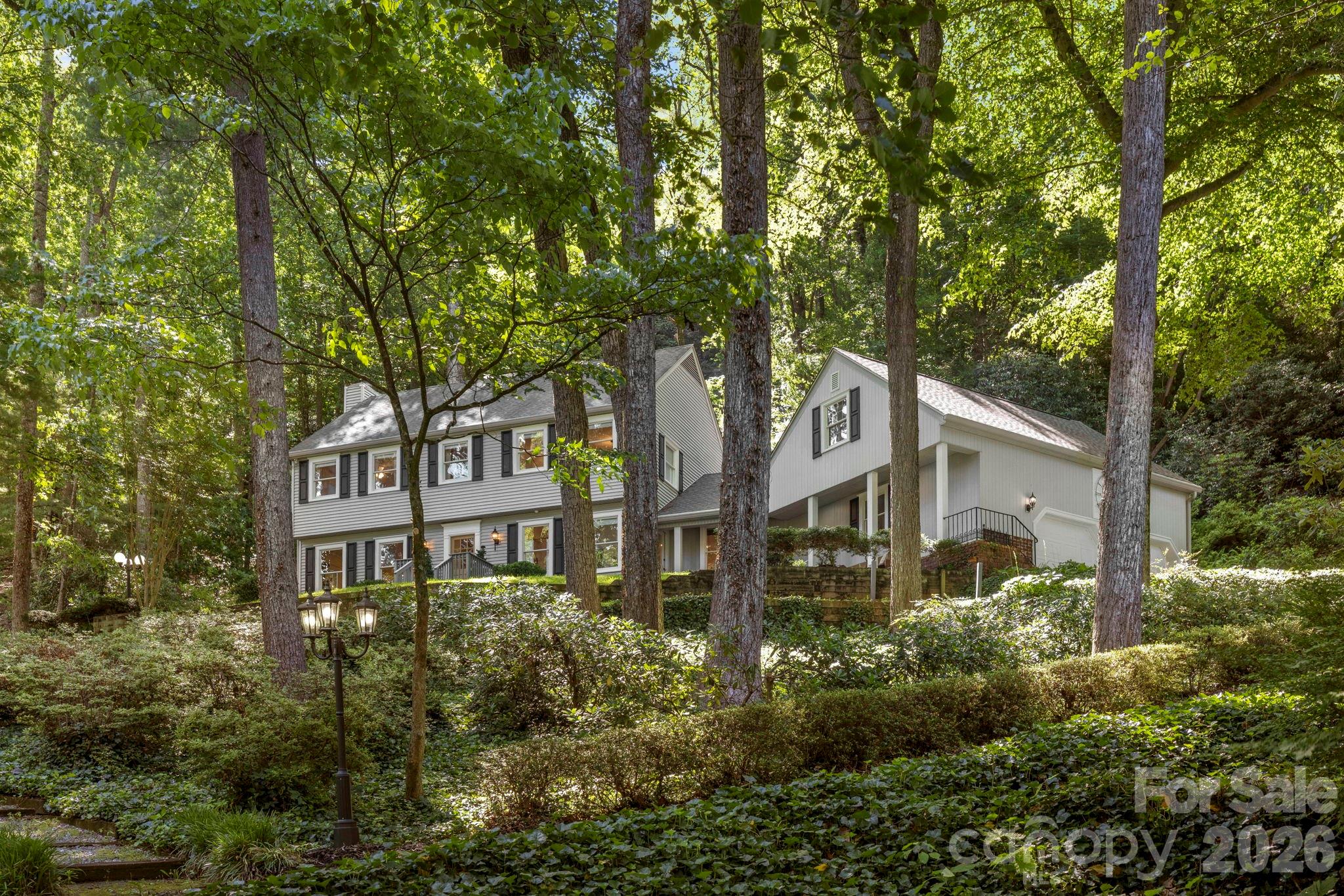 Single Family Residence at 212 Estate Drive, Hendersonville, photo 2 of 41