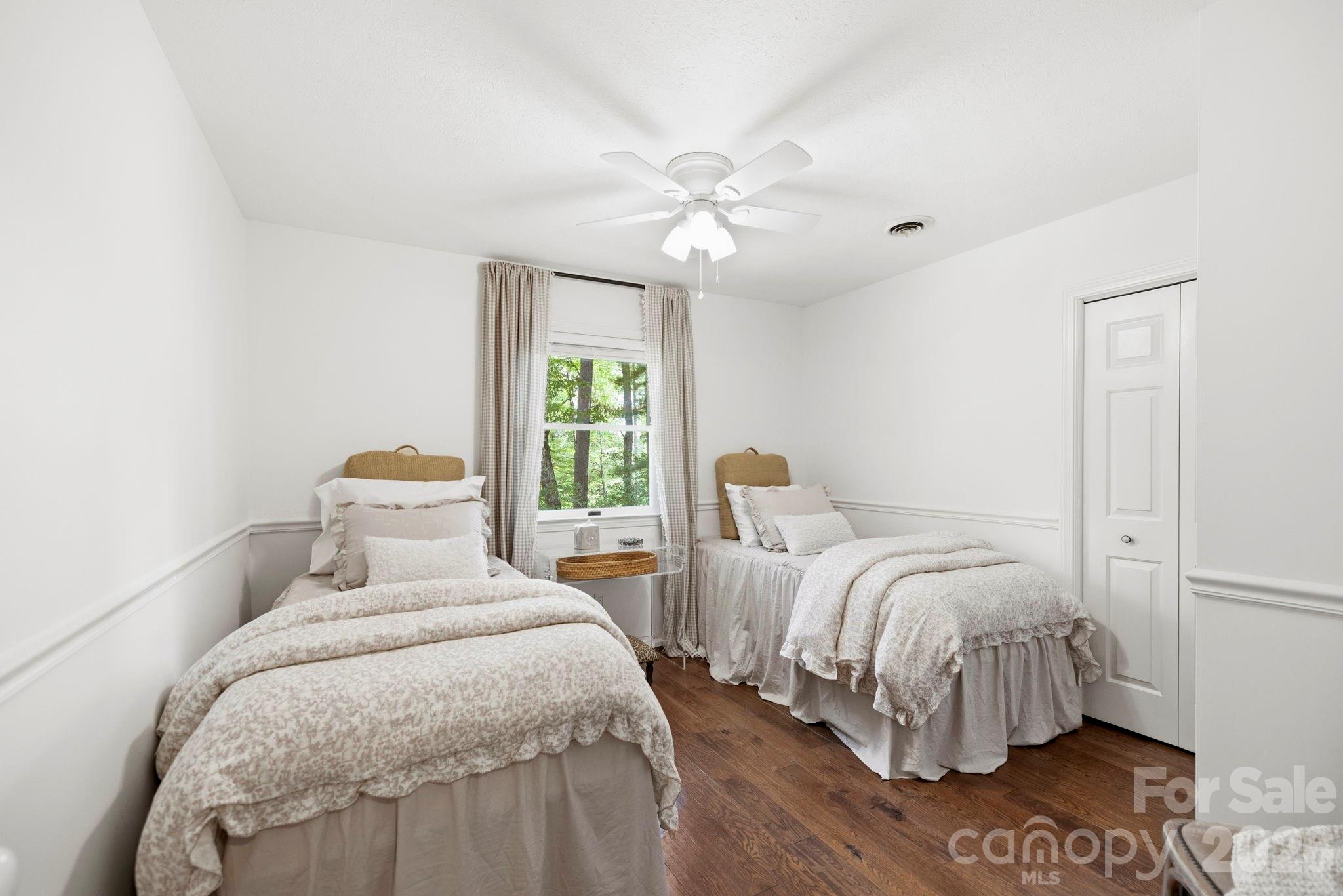 Single Family Residence at 212 Estate Drive, Hendersonville, photo 33 of 41