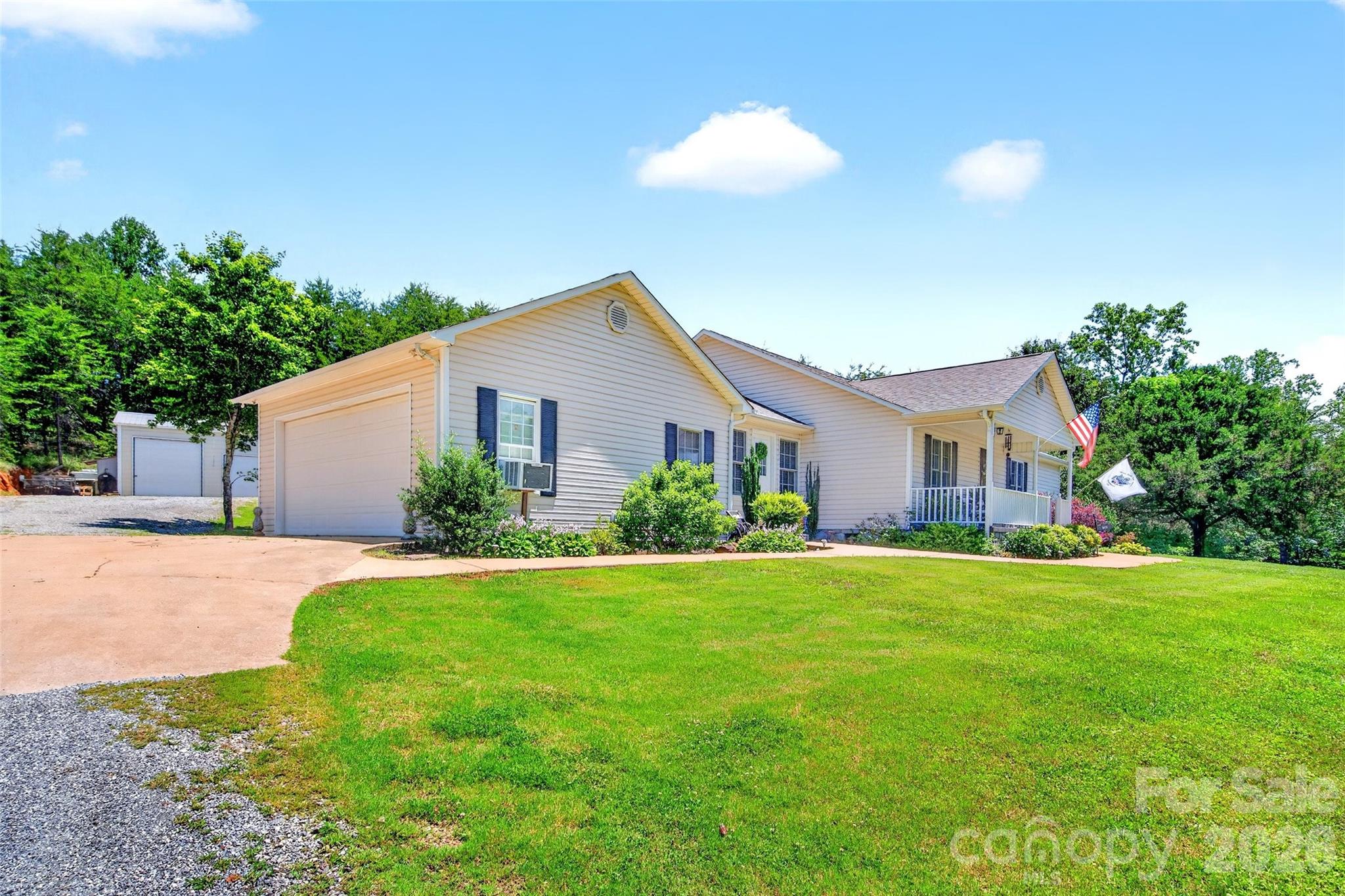 Single Family Residence at 1076 Grays Creek Church Road, Rutherfordton, photo 4 of 47