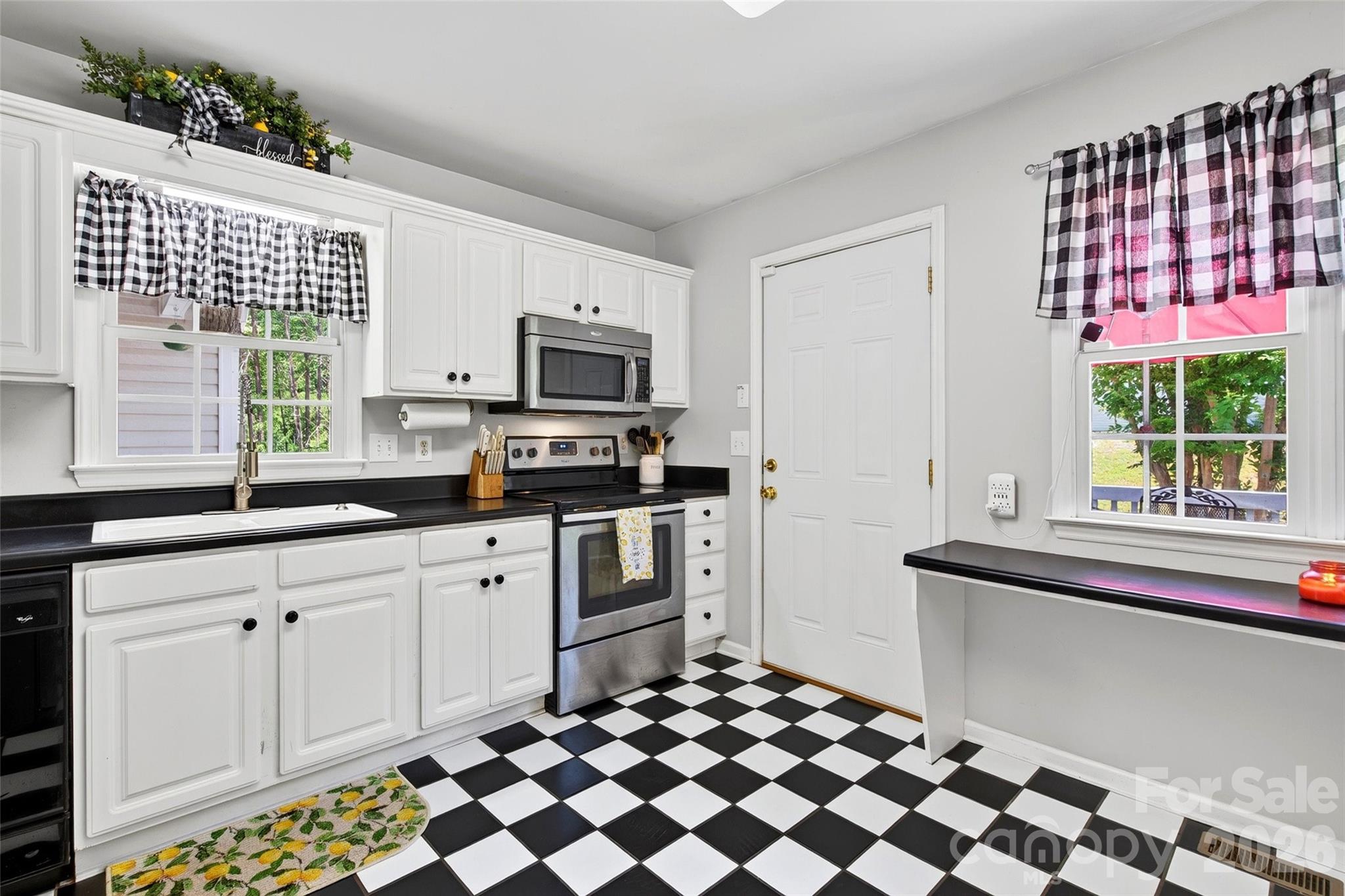 Single Family Residence at 1076 Grays Creek Church Road, Rutherfordton, photo 15 of 47