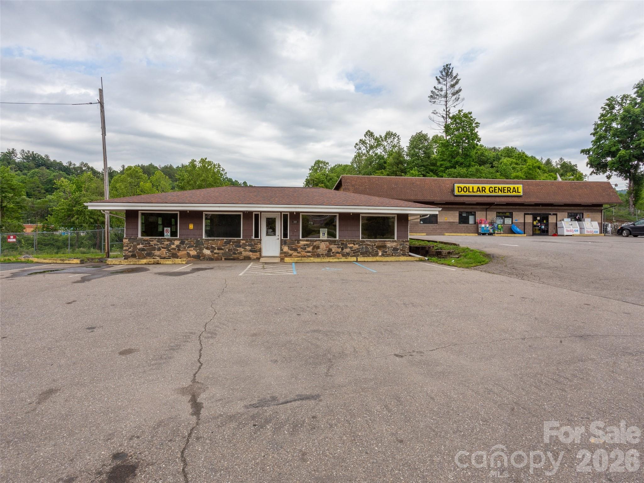 Free Standing Store at 381-395 Crimson Laurel Way, Bakersville