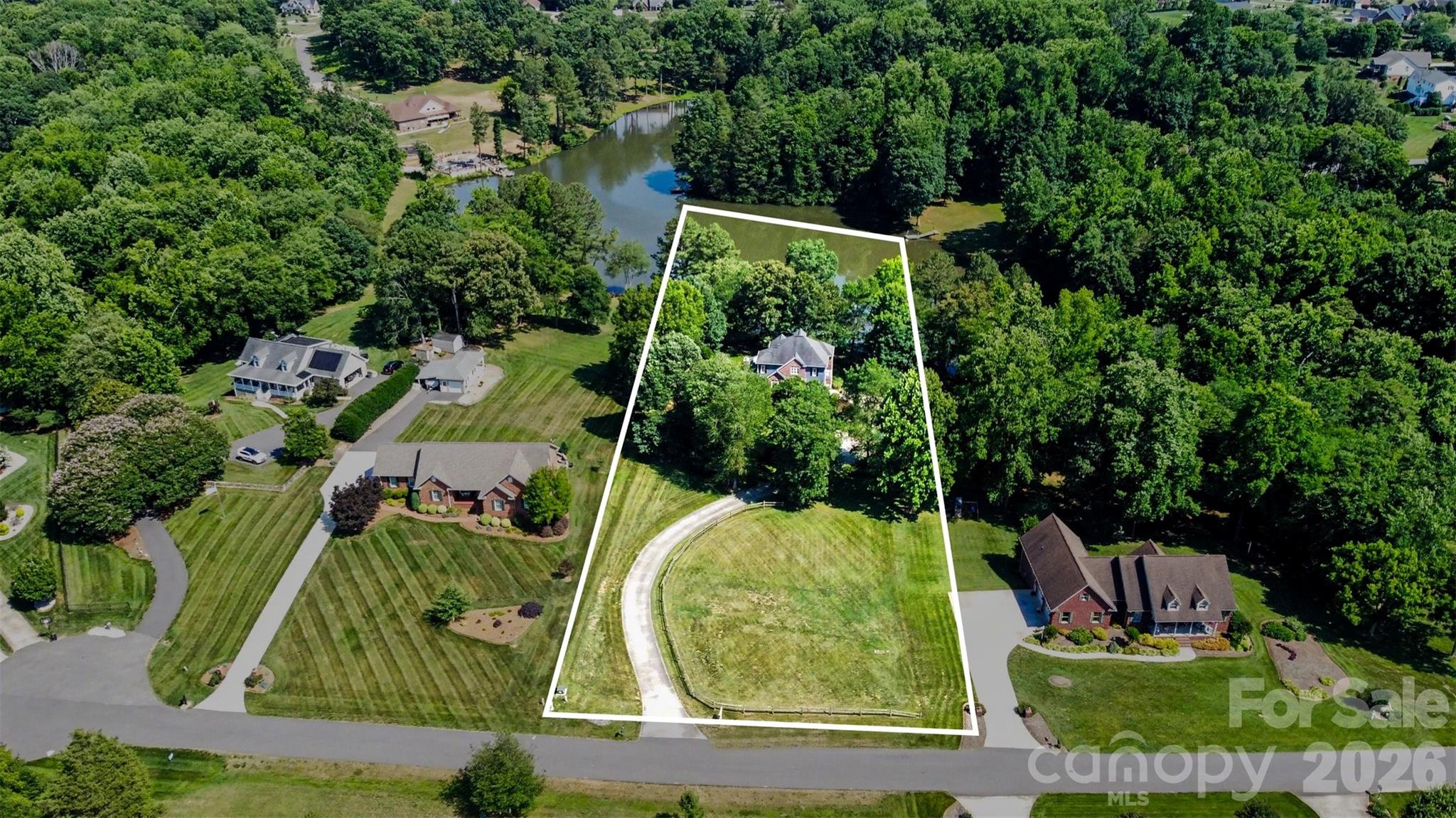 Approximate lot lines - 162 Twin Lakes Drive, Statesville