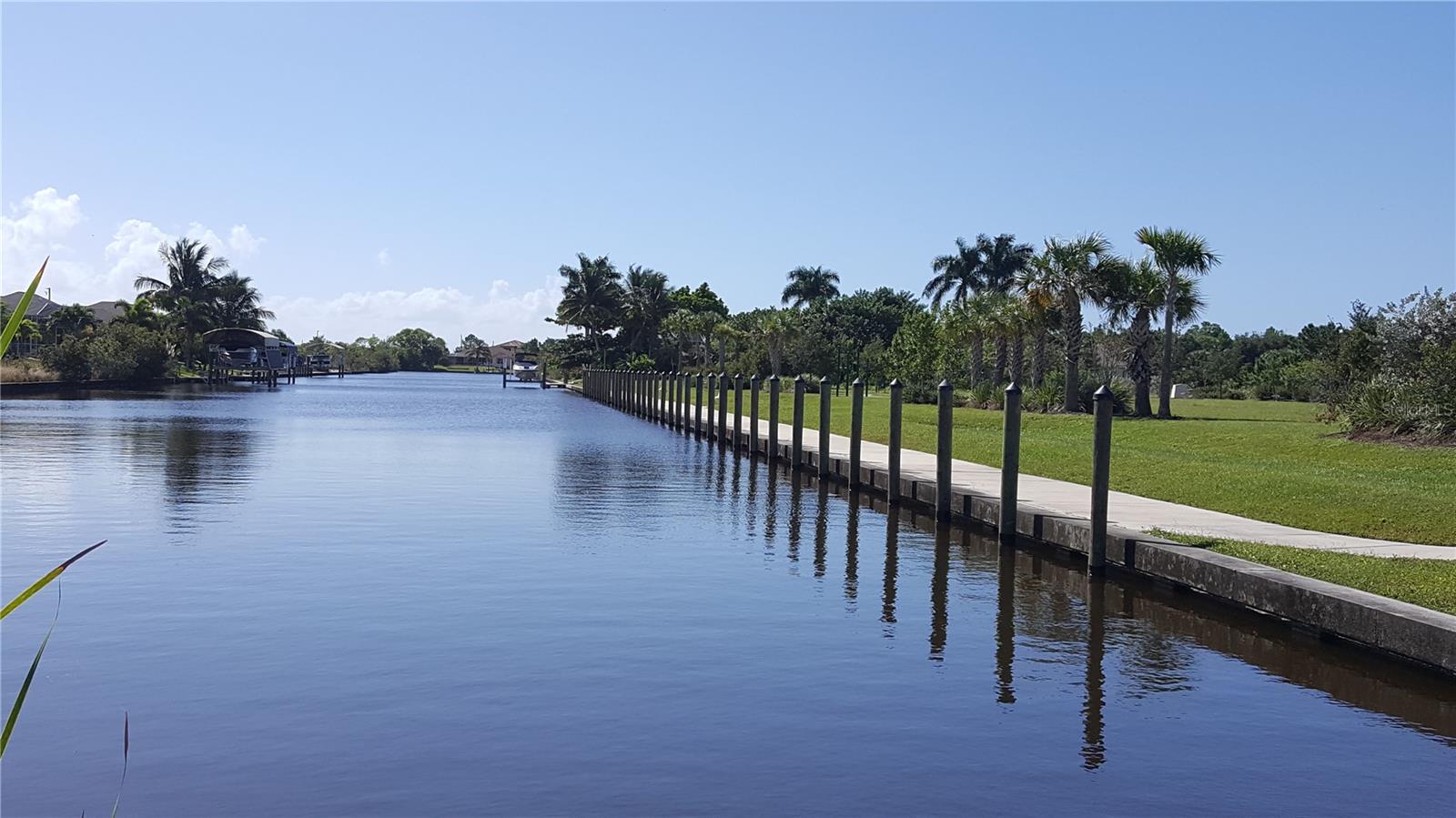 Public daytime dockage - 10022 CALUMET BLVD, PORT CHARLOTTE