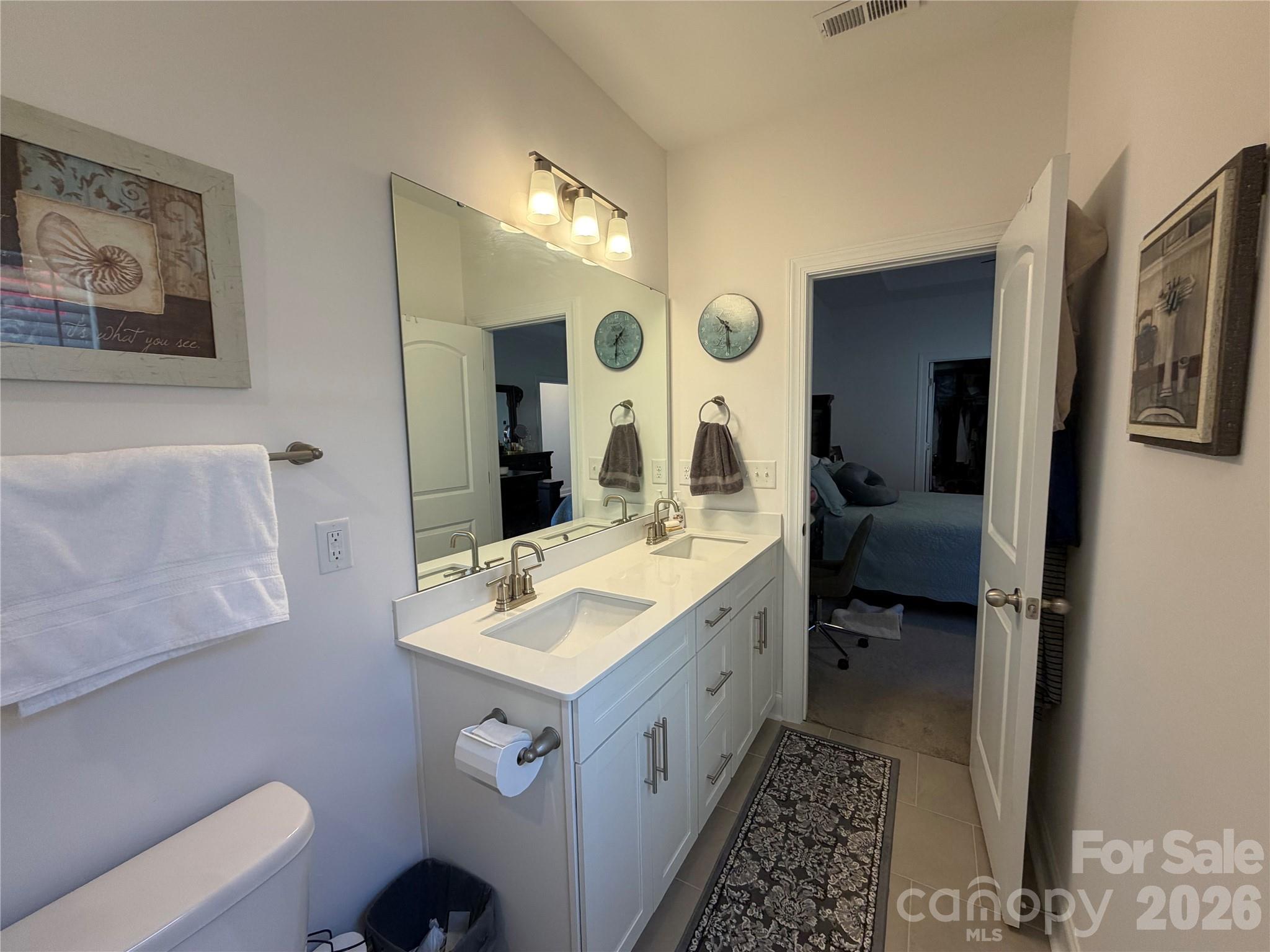 Jack and Jill Bath - 2125 24th Street Lane SE, Hickory